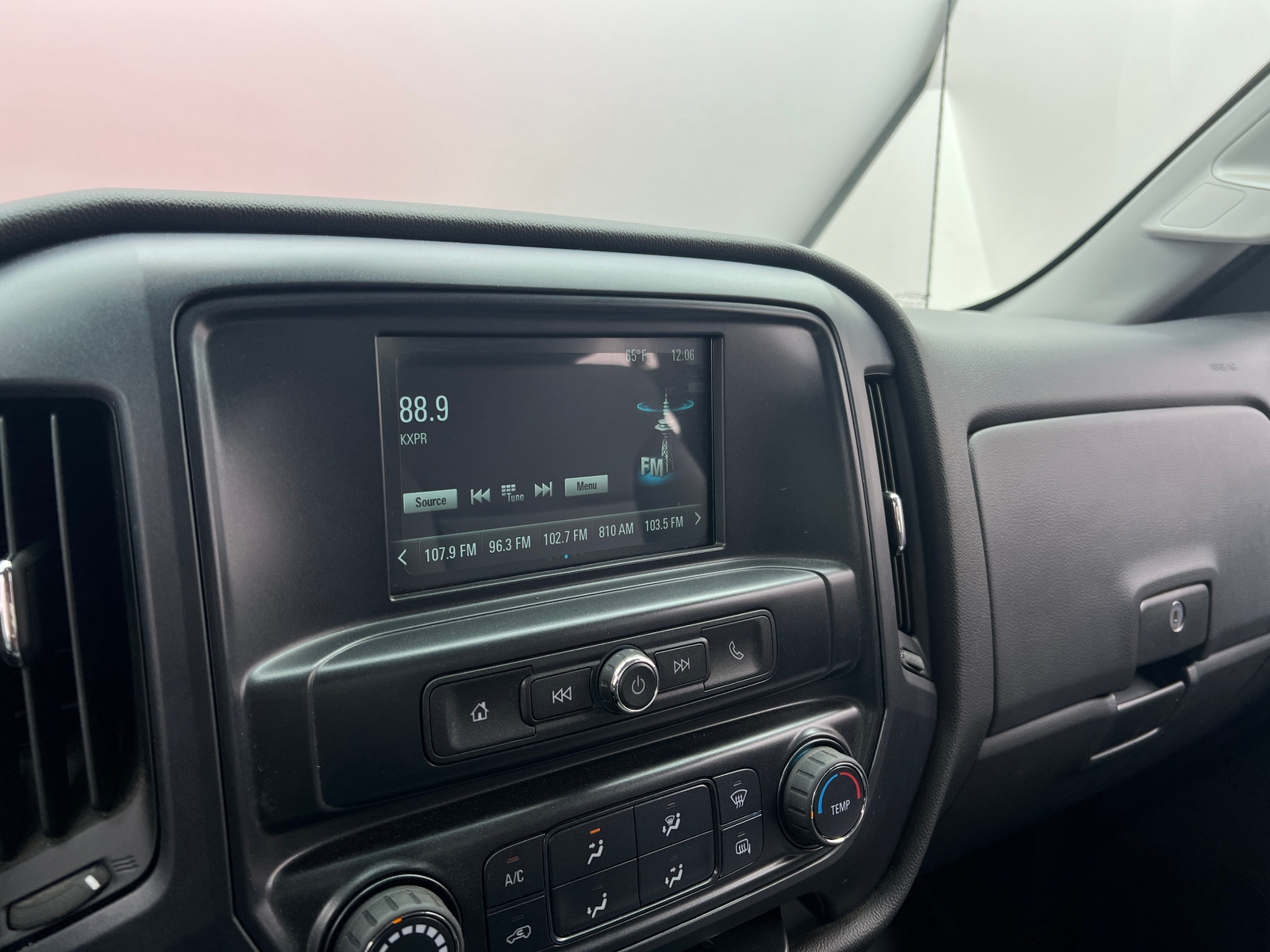 Thumbnail: 2019 Chevrolet Silverado 1500 - 4