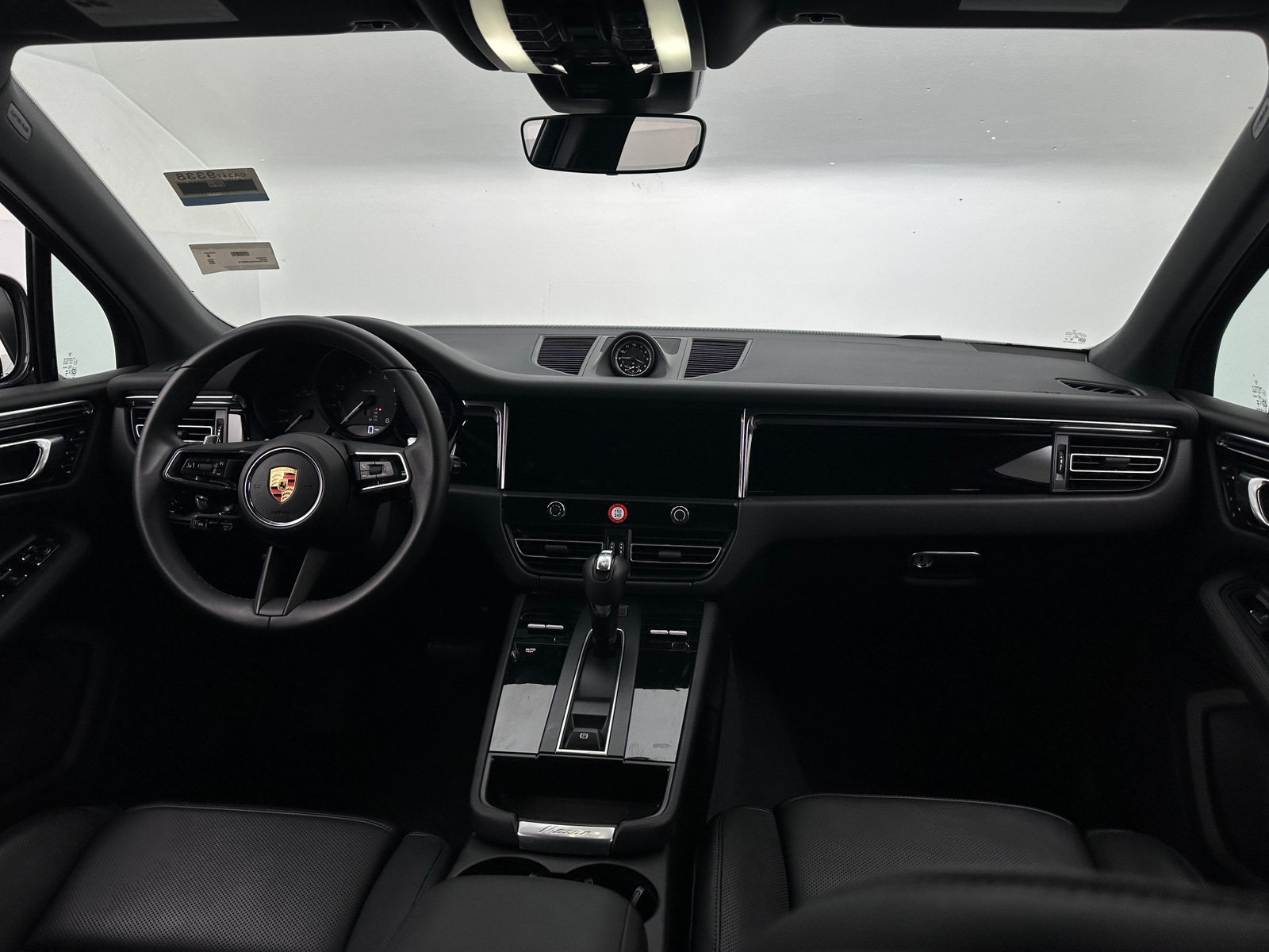 Thumbnail: 2025 Porsche Macan - 2