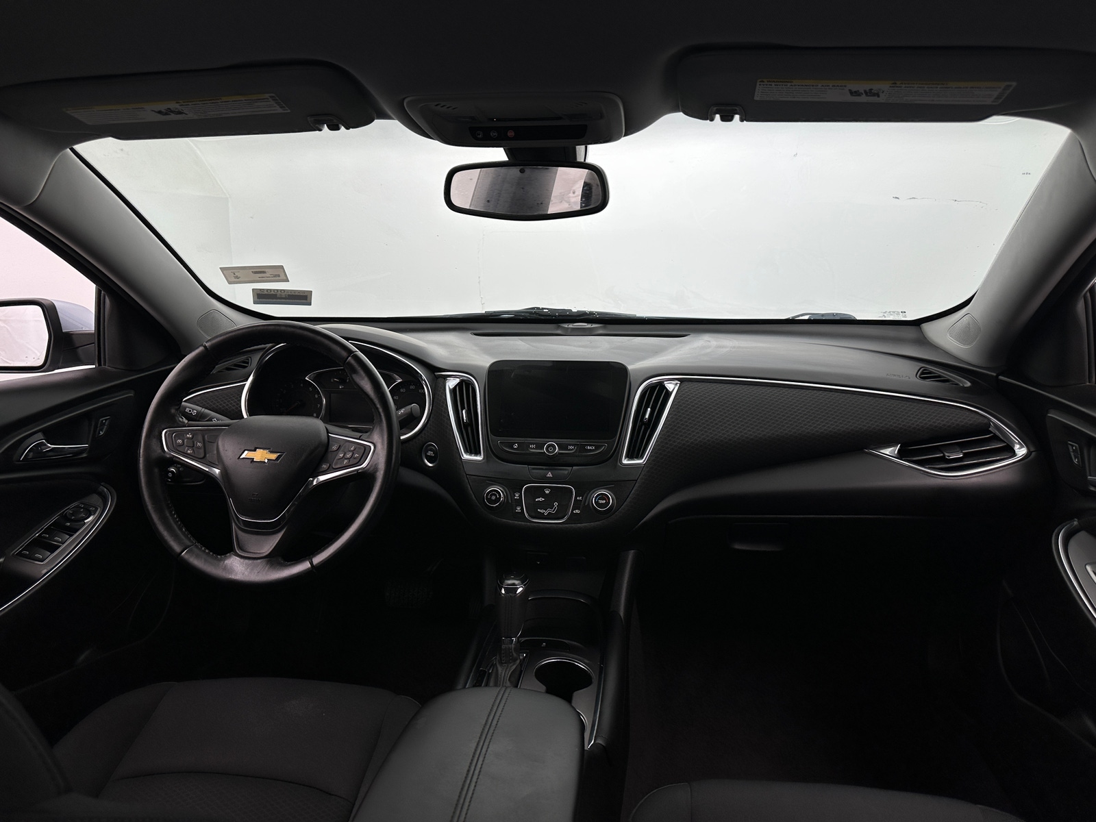 Thumbnail: 2017 Chevrolet Malibu - 3