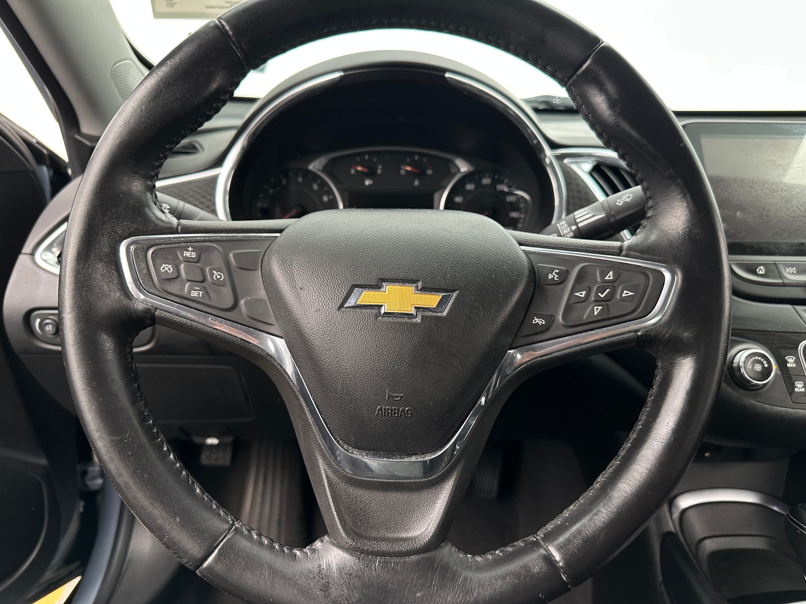 Thumbnail: 2017 Chevrolet Malibu - 5