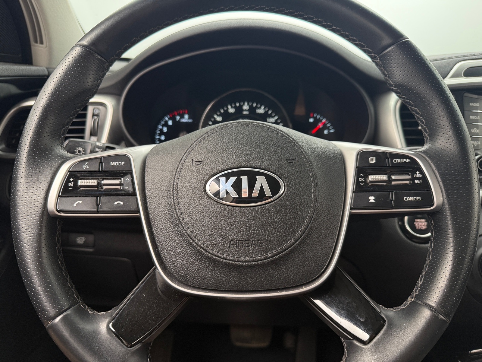 Thumbnail: 2020 Kia Sorento - 4