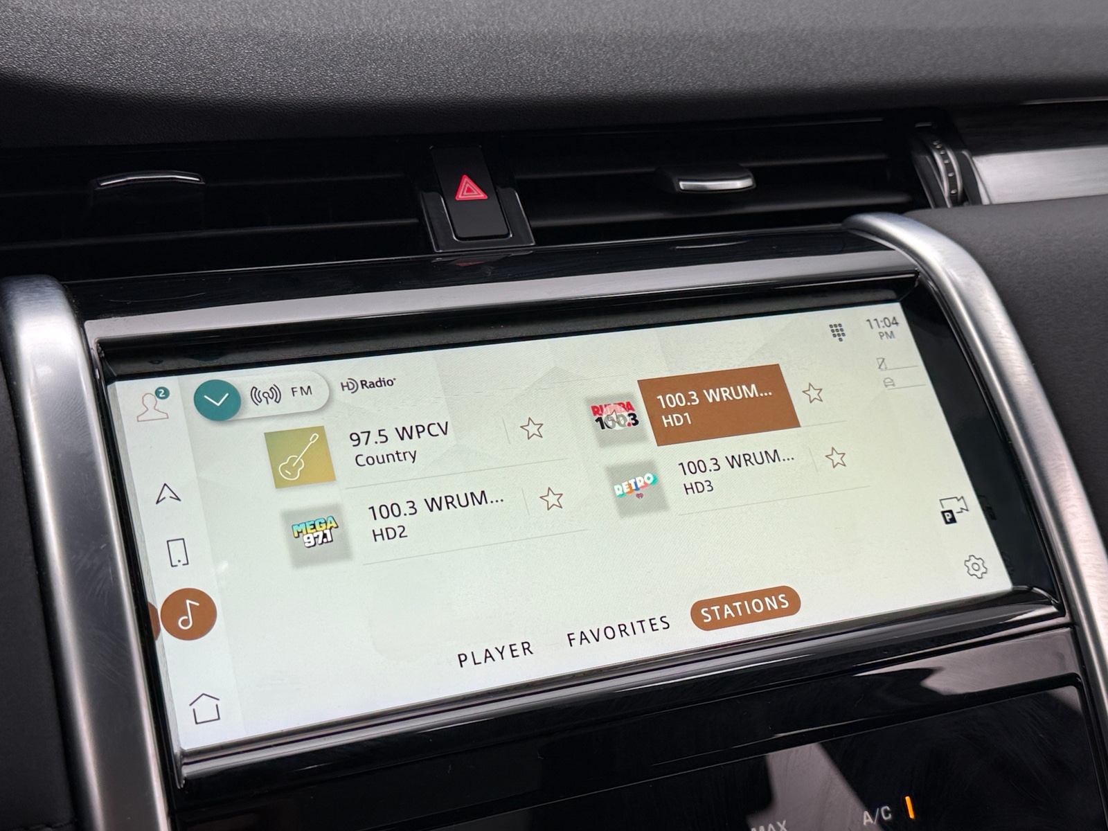 Thumbnail: 2022 Land Rover Discovery Sport - 3