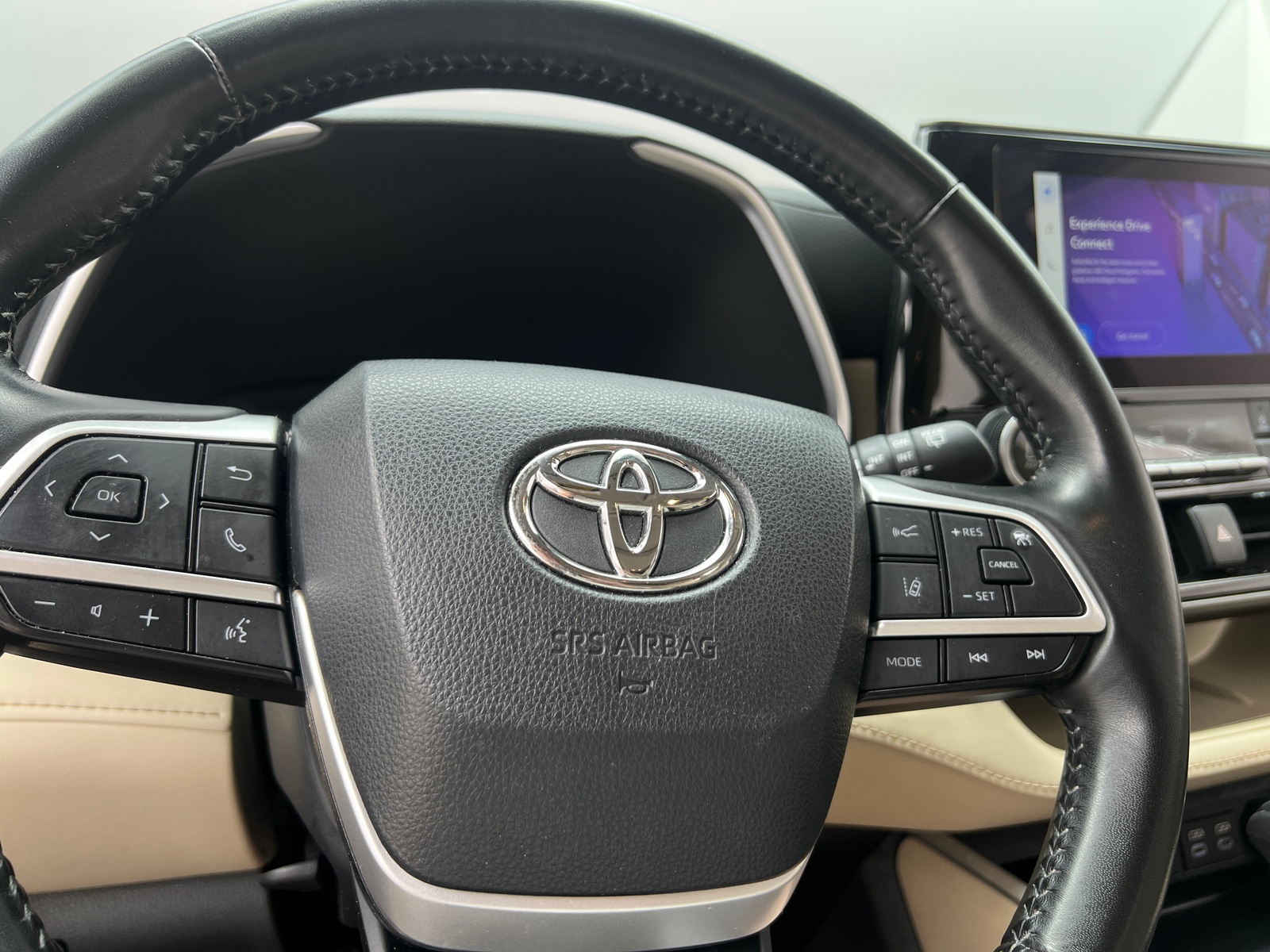 Thumbnail: 2023 Toyota Highlander - 4