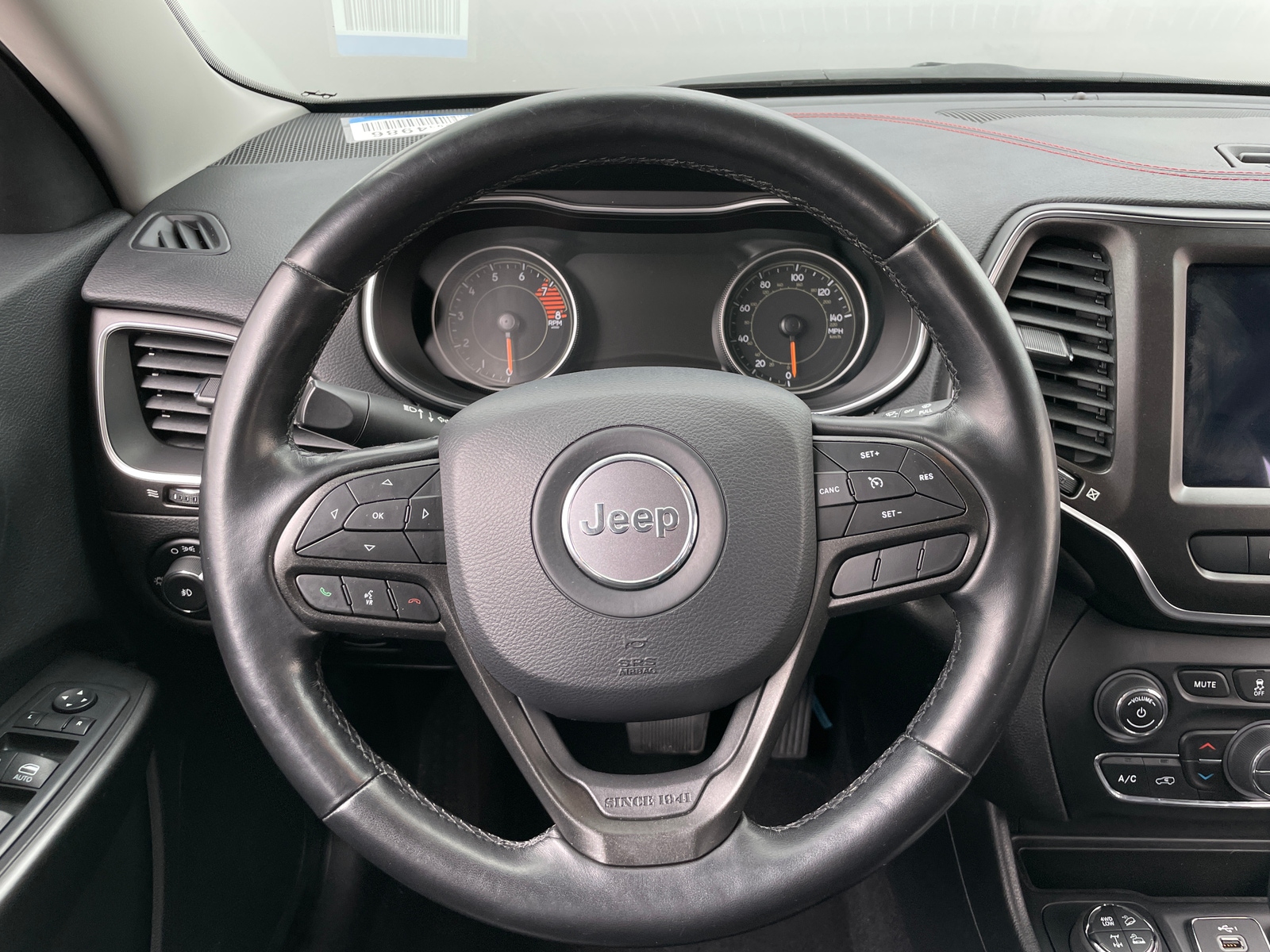 Thumbnail: 2020 Jeep Cherokee - 5