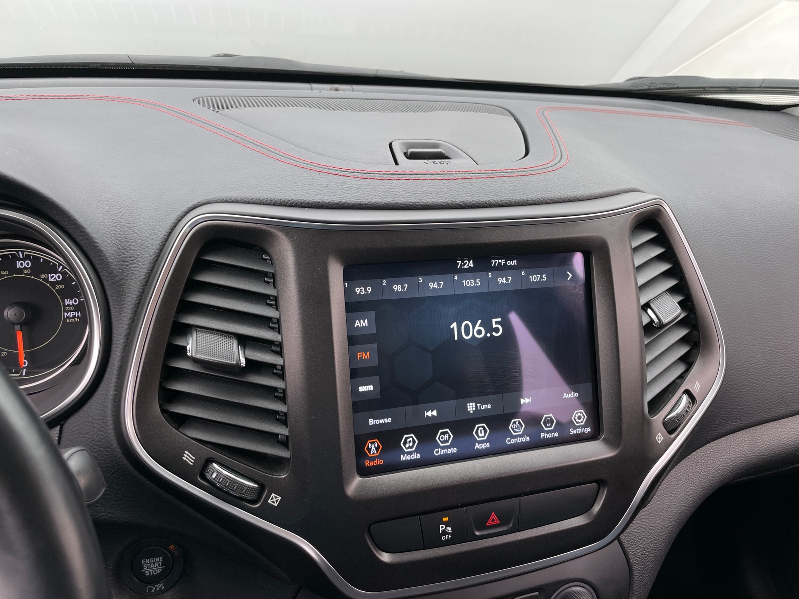 Thumbnail: 2020 Jeep Cherokee - 4