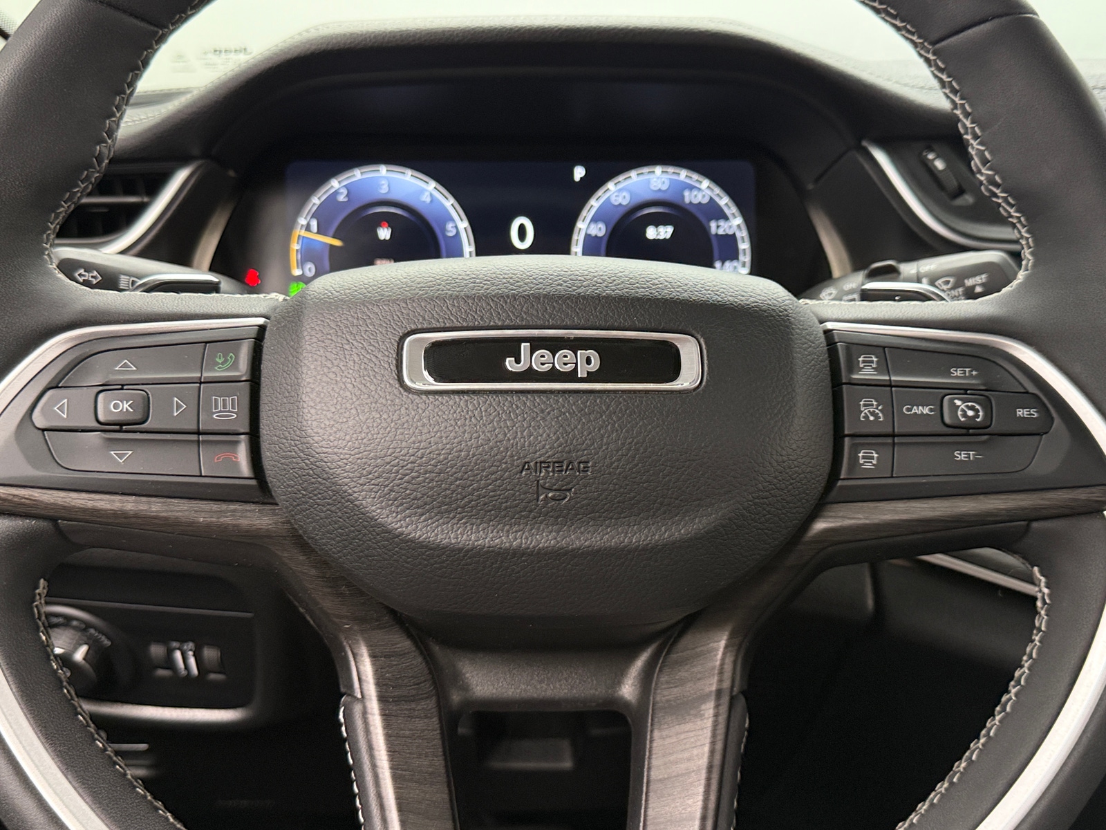 Thumbnail: 2023 Jeep Grand Cherokee L - 4