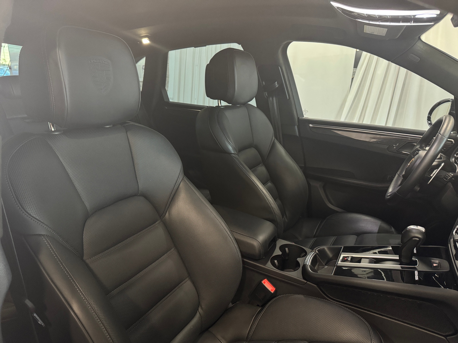 Thumbnail: 2023 Porsche Macan - 2