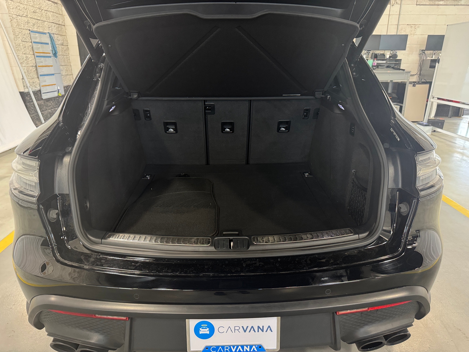 Thumbnail: 2023 Porsche Macan - 7