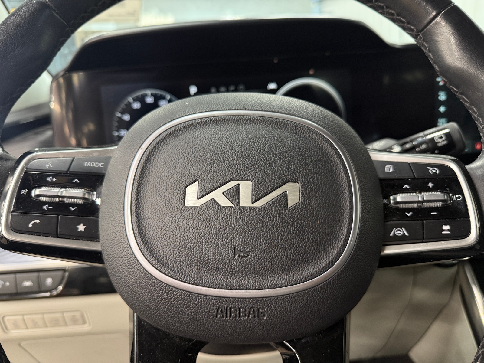 Thumbnail: 2022 Kia Carnival - 4