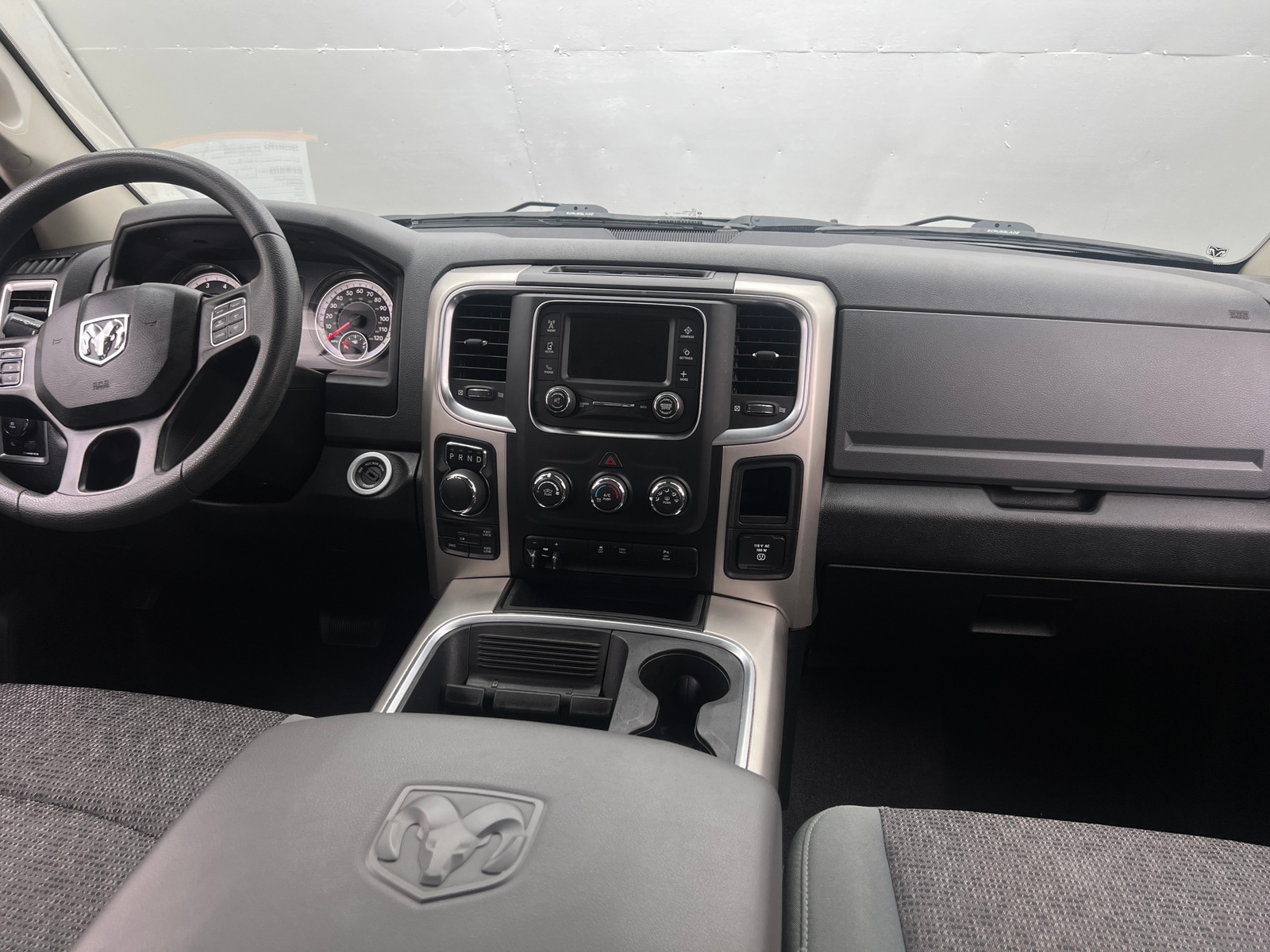 Thumbnail: 2020 RAM 1500 Classic - 3
