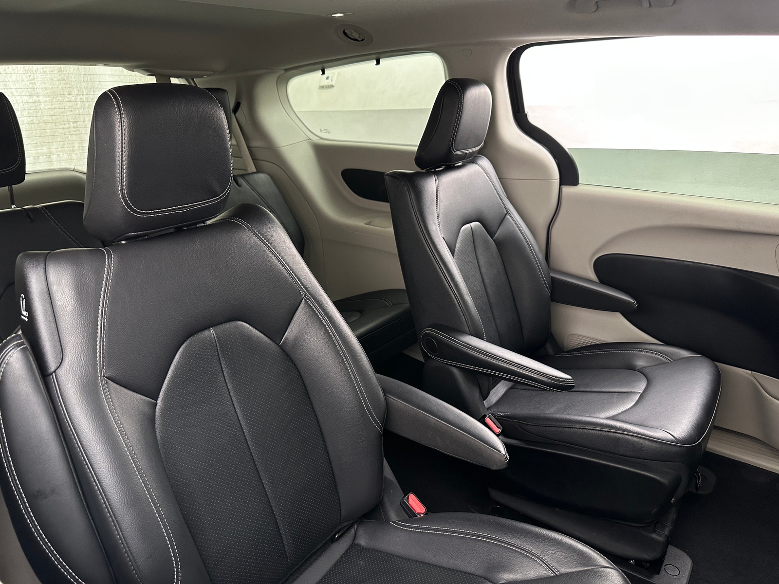 Thumbnail: 2022 Chrysler Pacifica - 5