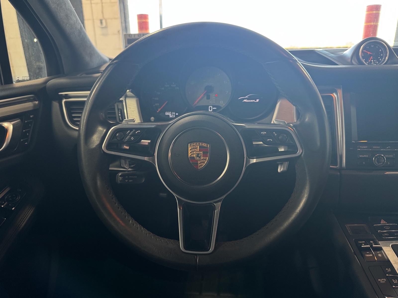 Thumbnail: 2015 Porsche Macan - 4
