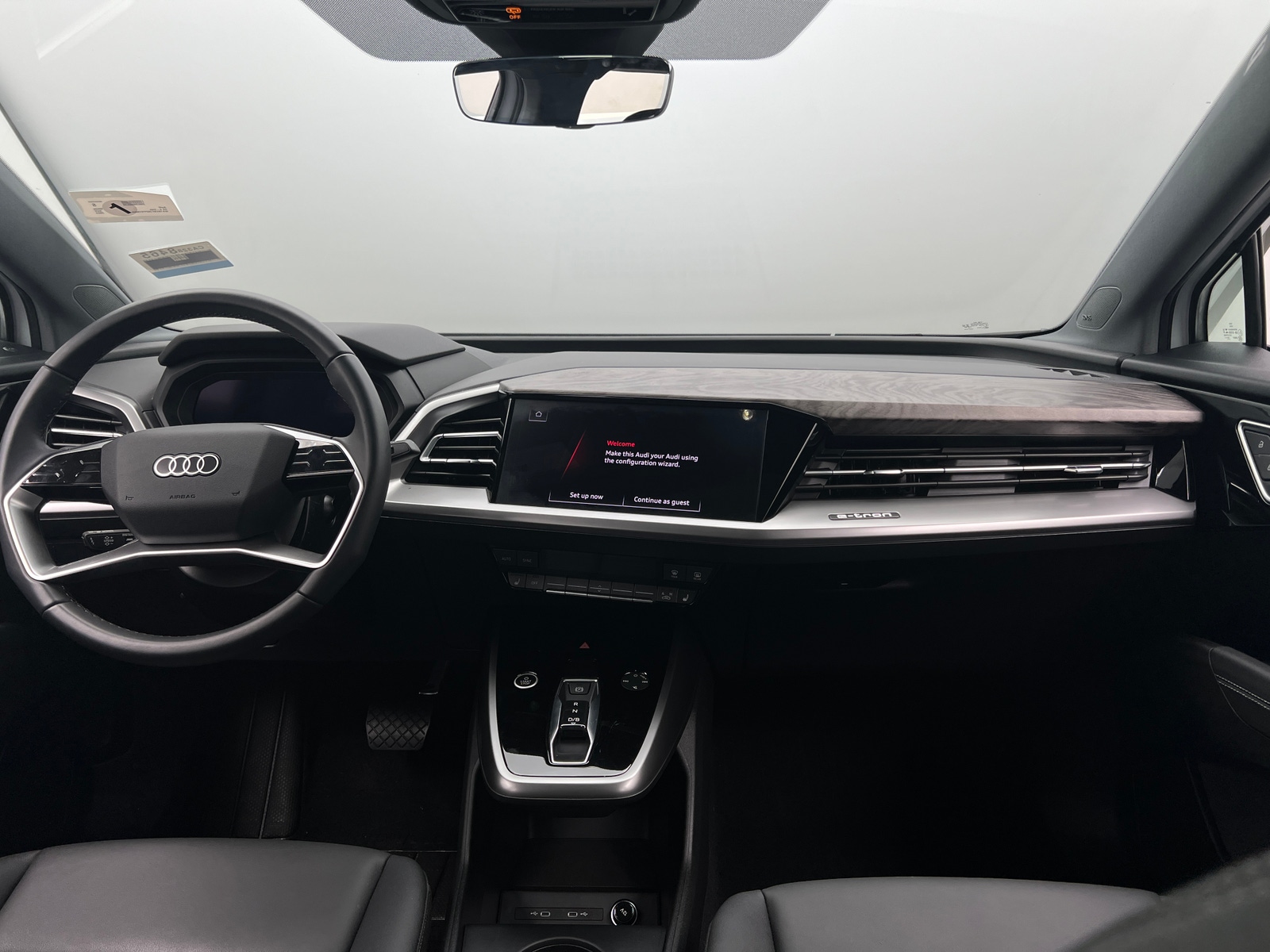 Thumbnail: 2023 Audi Q4 e-tron - 2