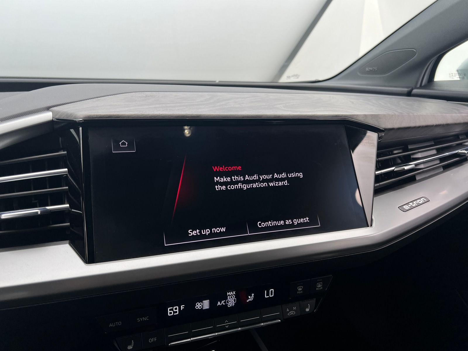 Thumbnail: 2023 Audi Q4 e-tron - 3