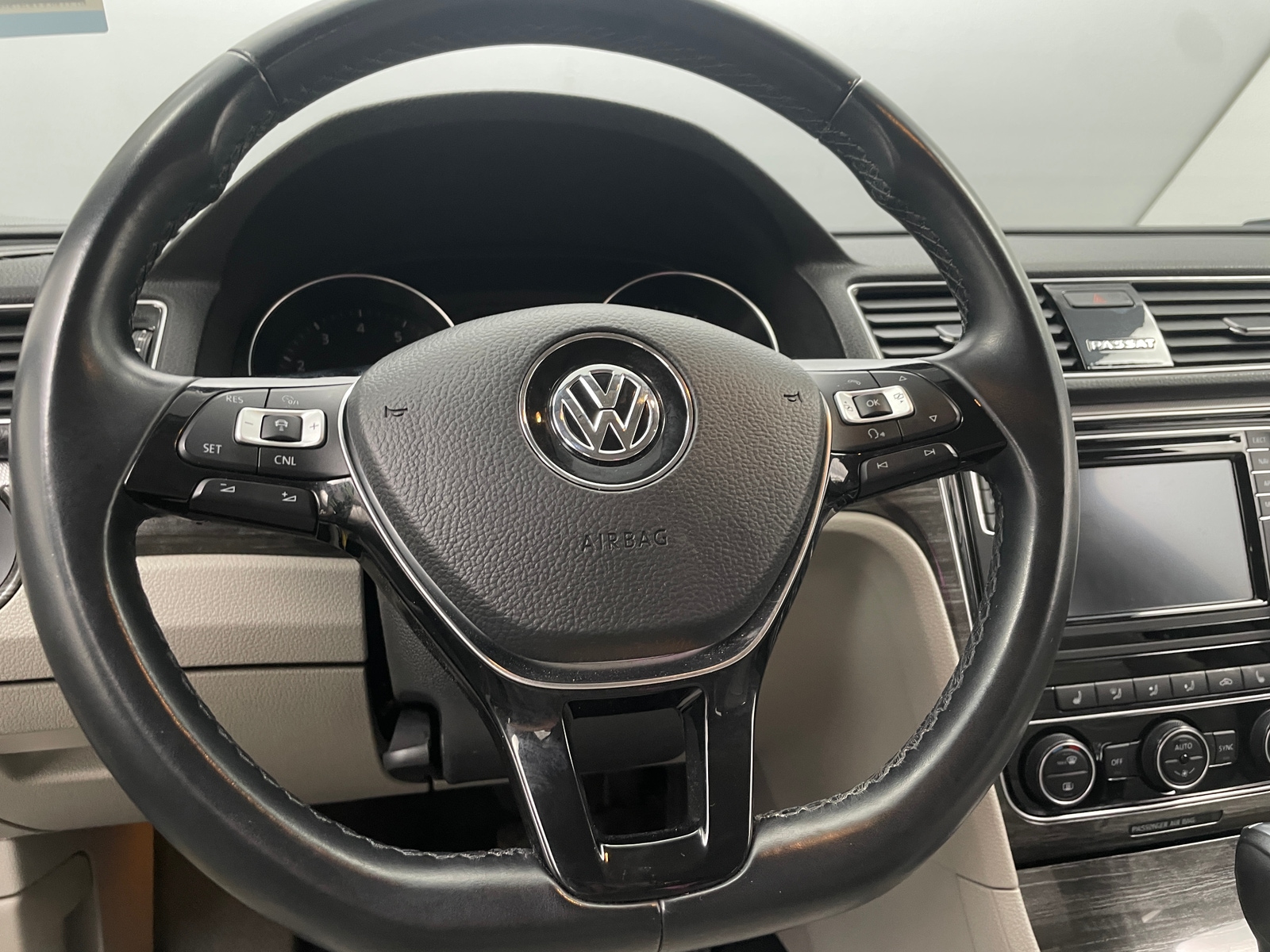 Thumbnail: 2018 Volkswagen Passat - 4