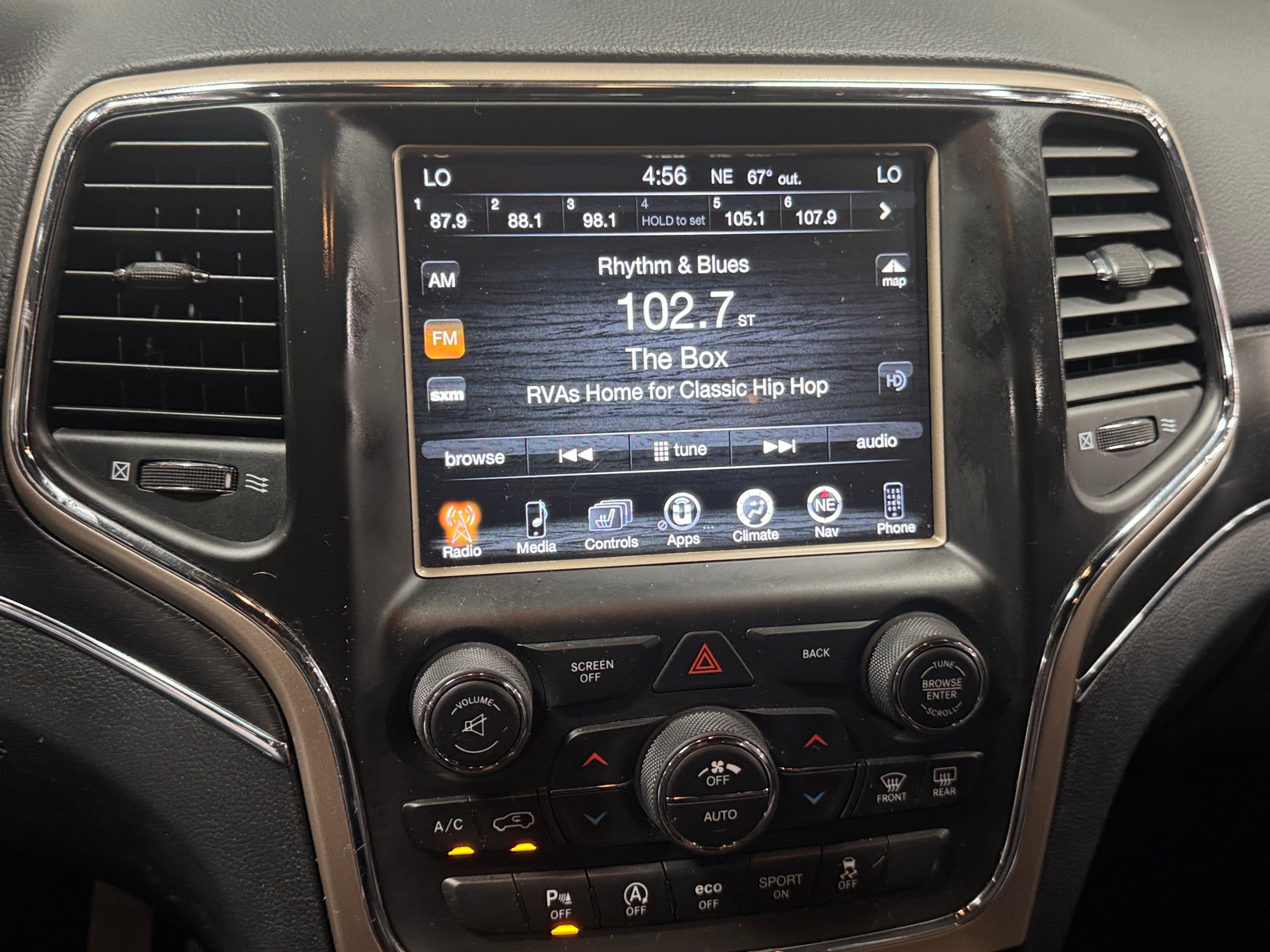 Thumbnail: 2016 Jeep Grand Cherokee - 3