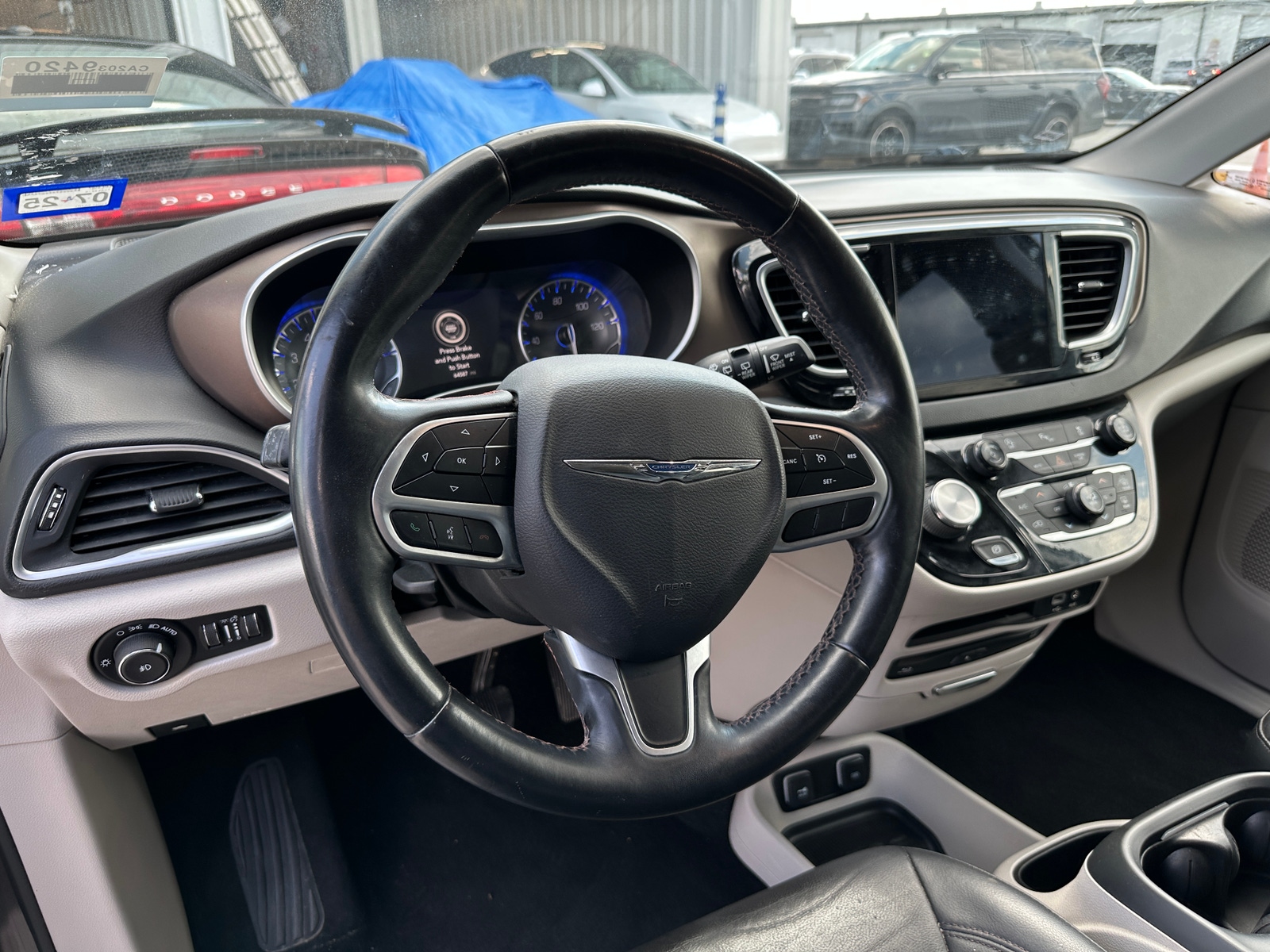 Thumbnail: 2018 Chrysler Pacifica - 4