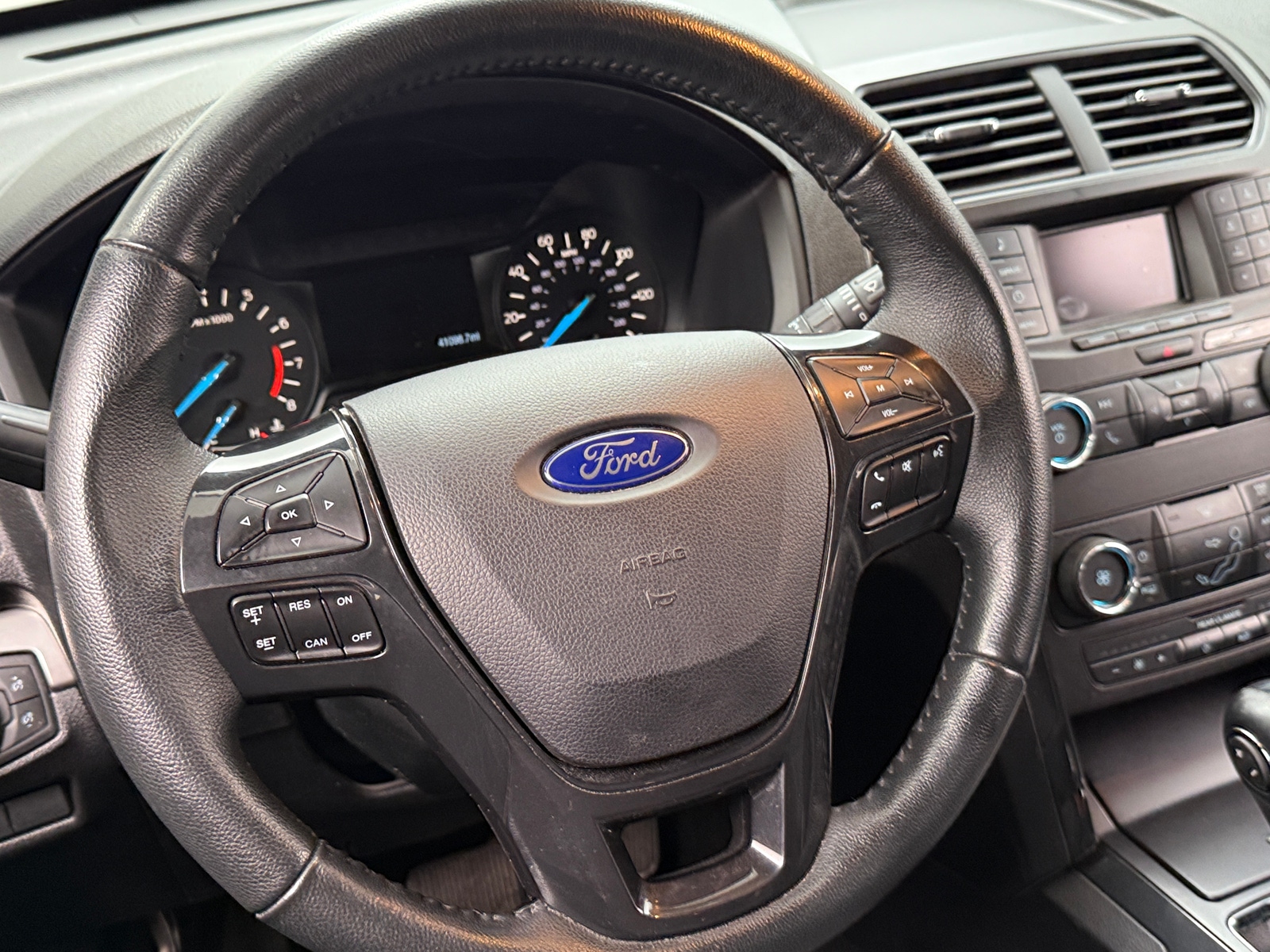 Thumbnail: 2019 Ford Explorer - 5