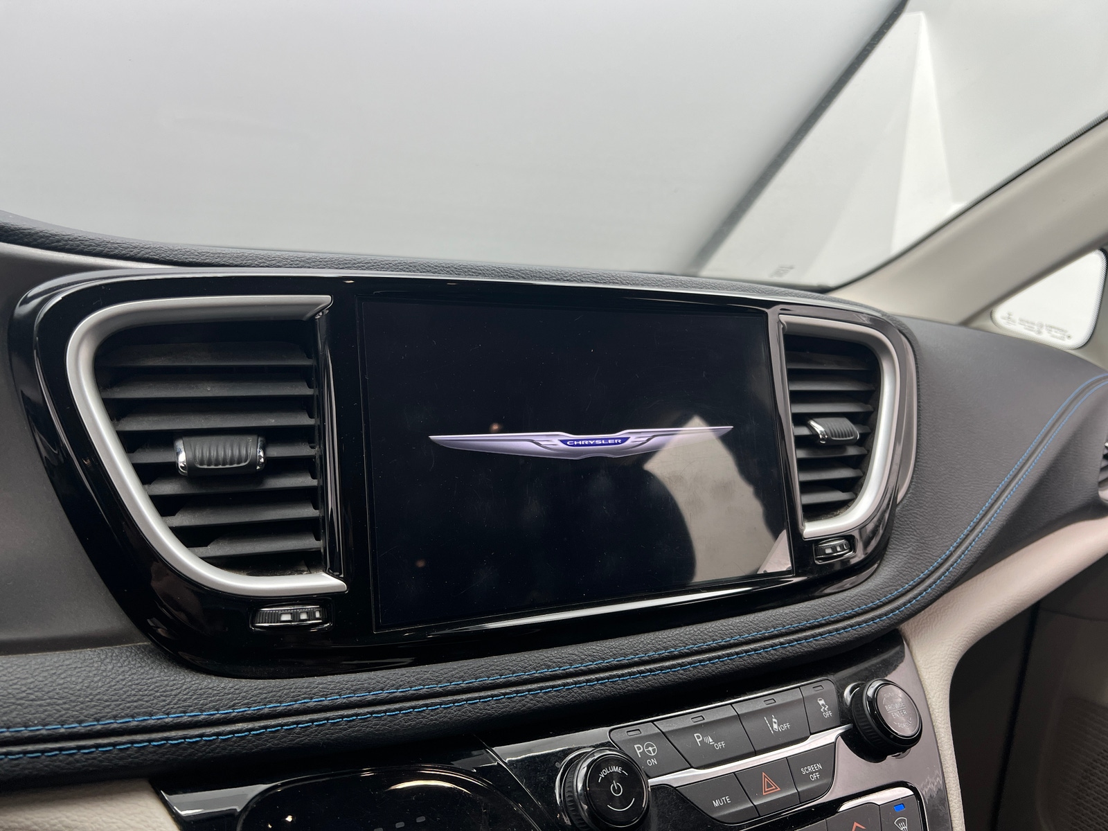 Thumbnail: 2021 Chrysler Pacifica - 3