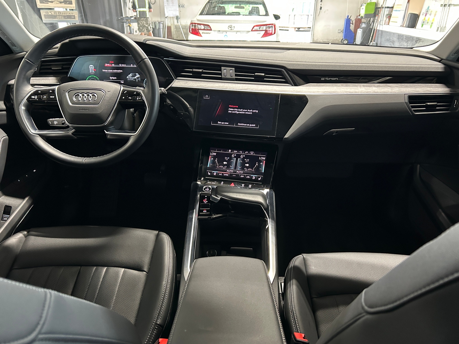 Thumbnail: 2024 Audi Q8 e-tron - 2