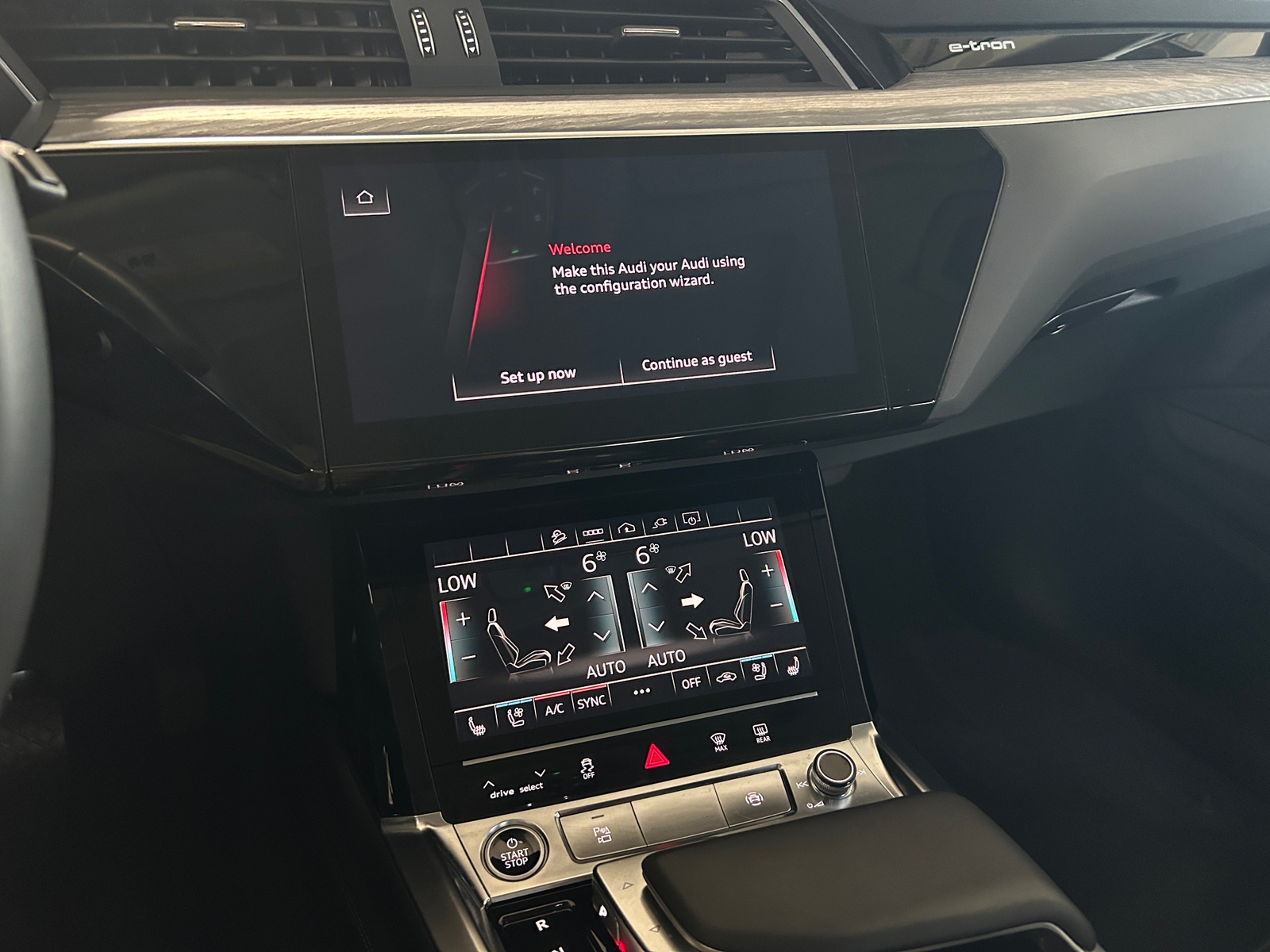 Thumbnail: 2024 Audi Q8 e-tron - 3