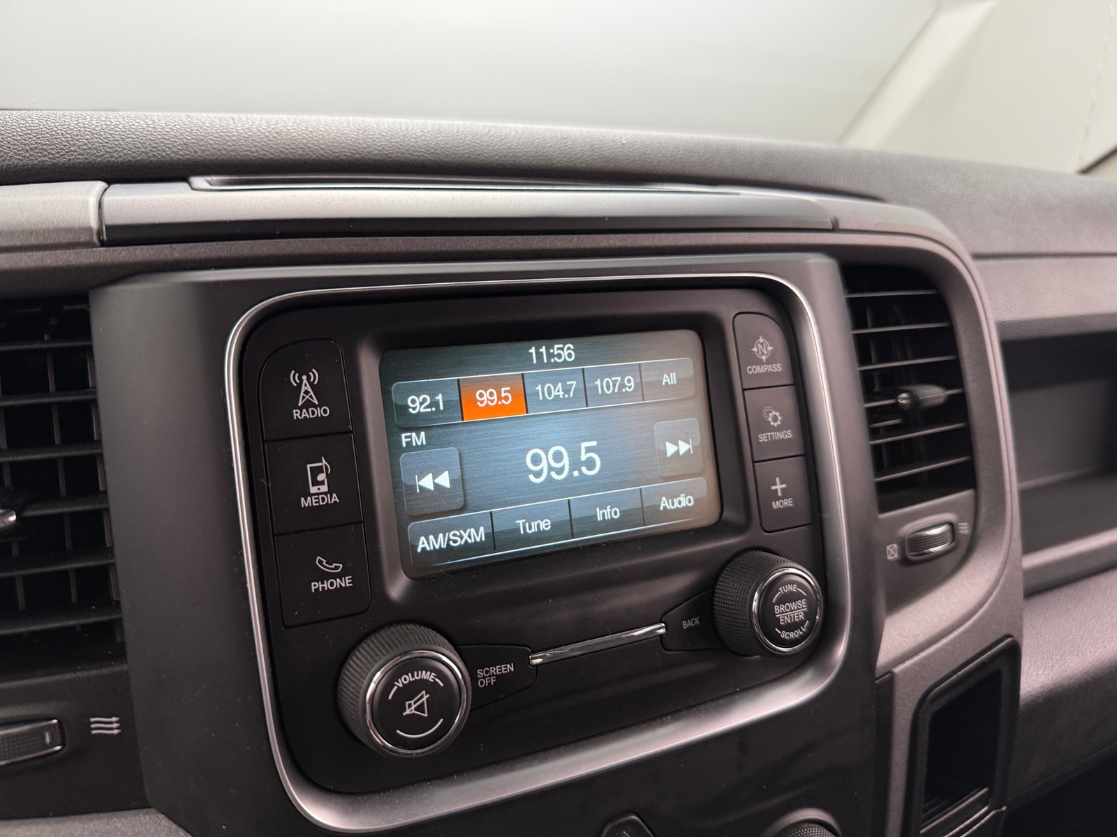 Thumbnail: 2019 RAM 1500 Classic - 4