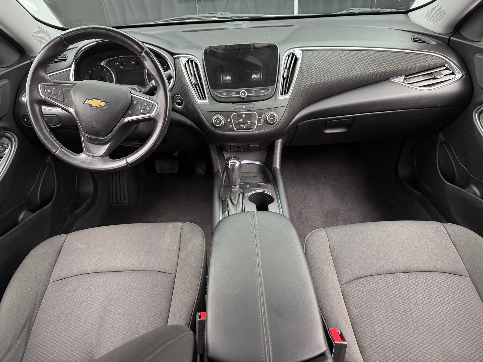 Thumbnail: 2018 Chevrolet Malibu - 3