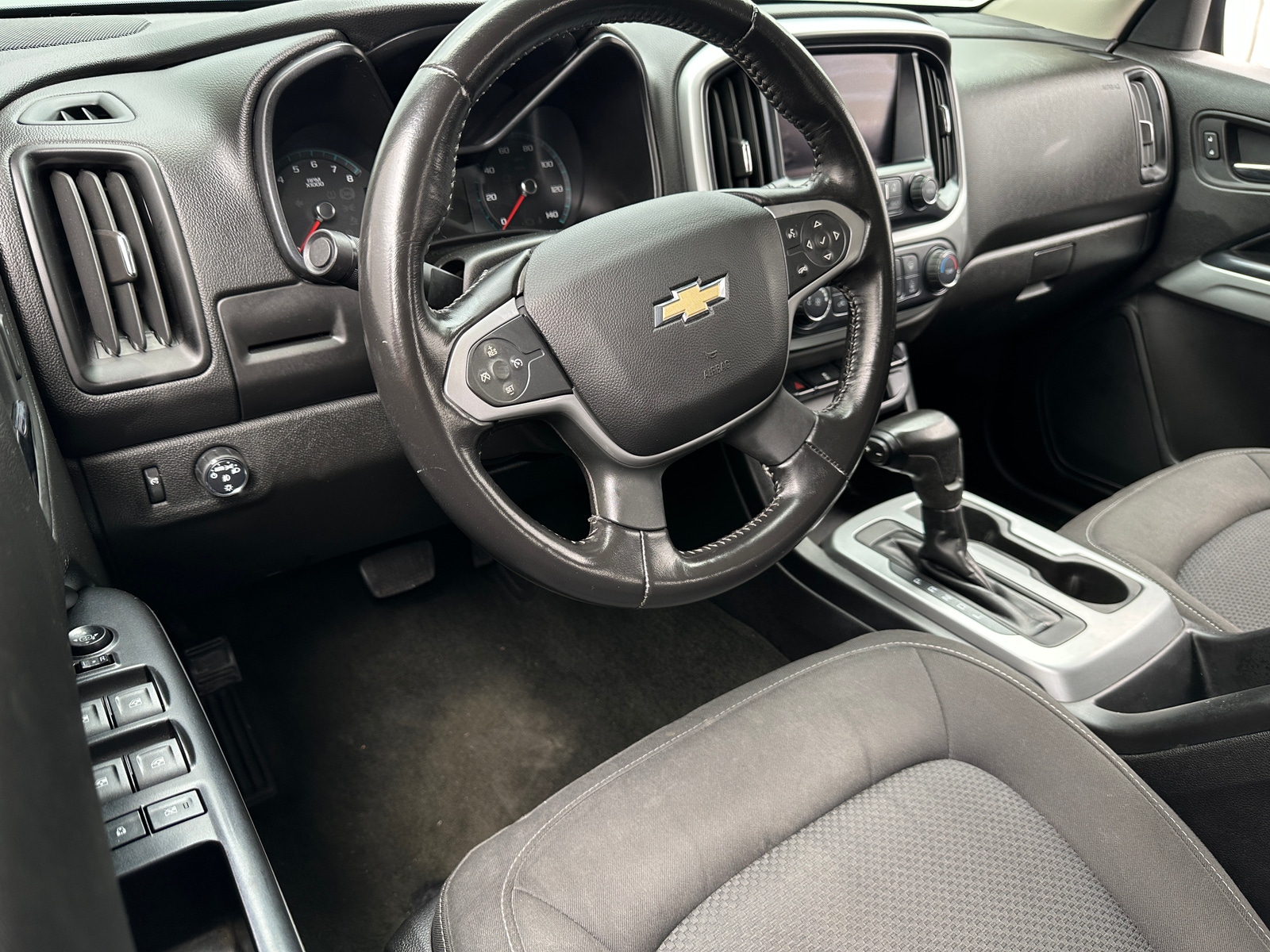 Thumbnail: 2017 Chevrolet Colorado - 3
