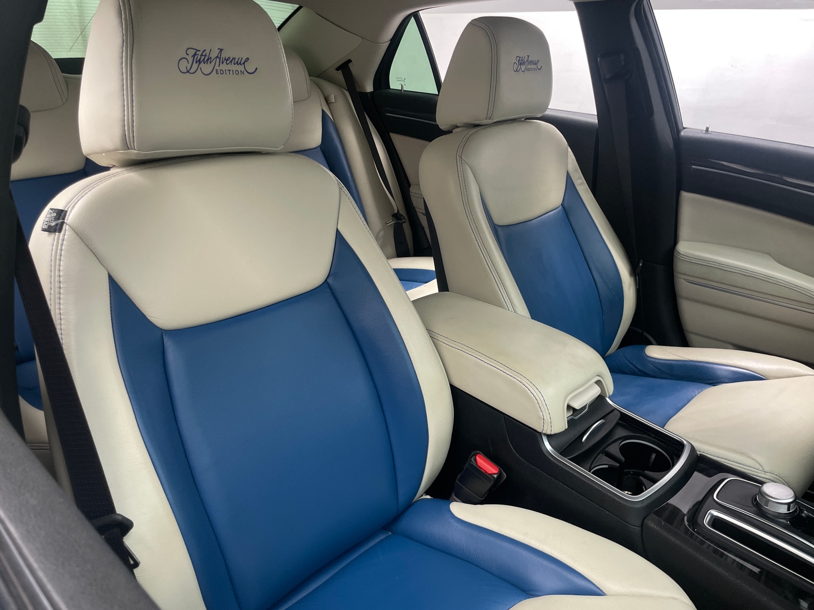 Thumbnail: 2019 Chrysler 300 - 2