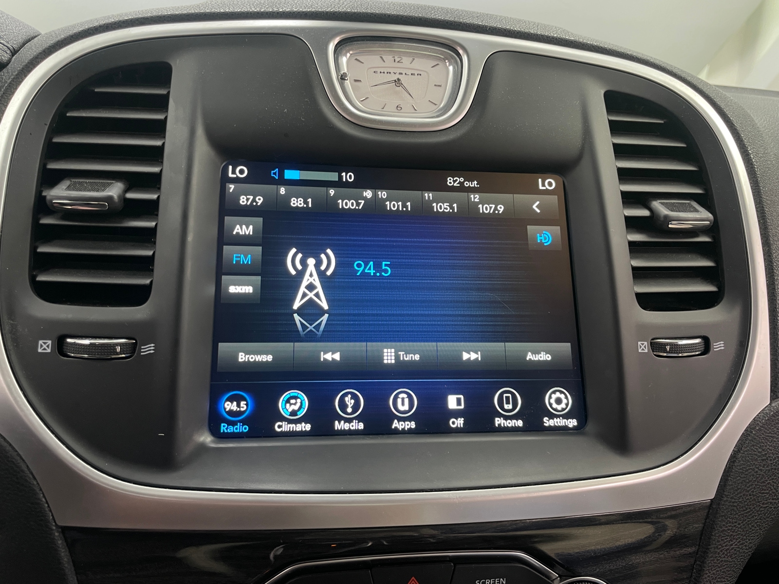 Thumbnail: 2019 Chrysler 300 - 4