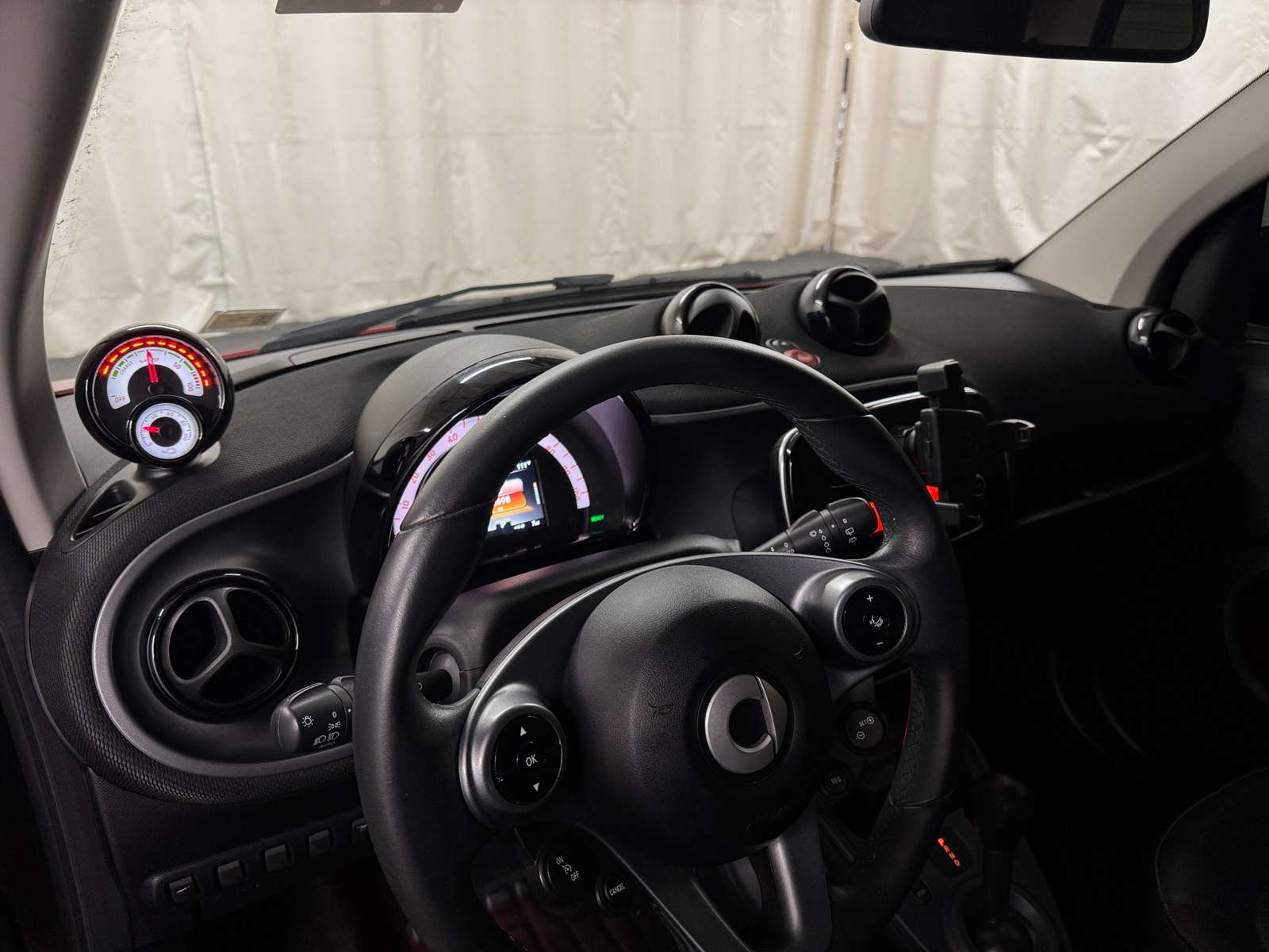 Thumbnail: 2018 smart fortwo - 2