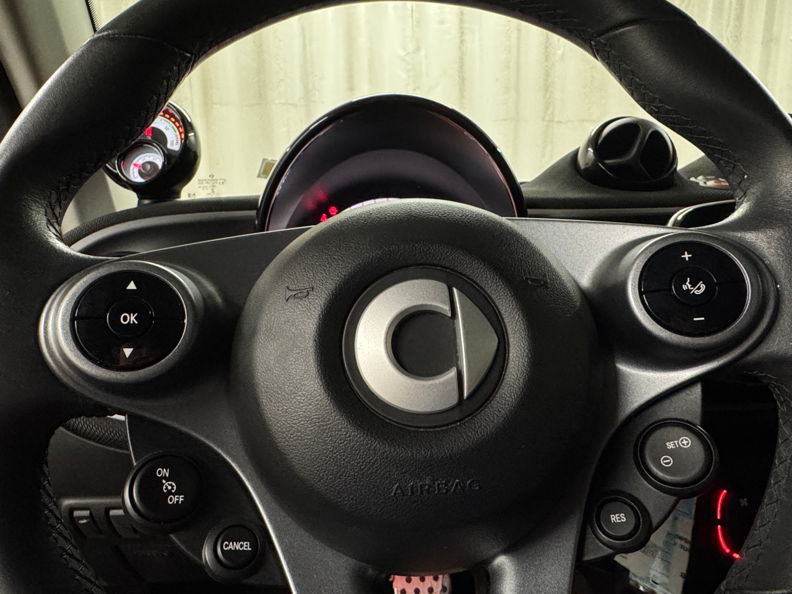 Thumbnail: 2018 smart fortwo - 4