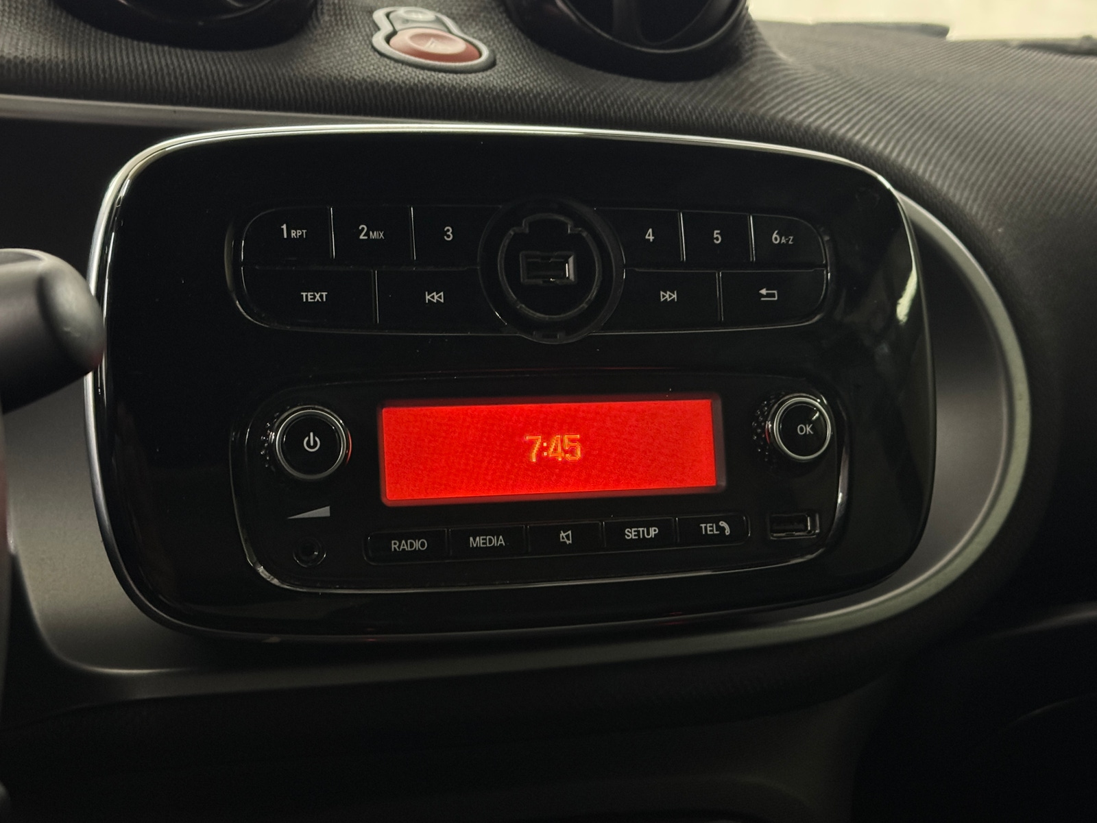 Thumbnail: 2018 smart fortwo - 3