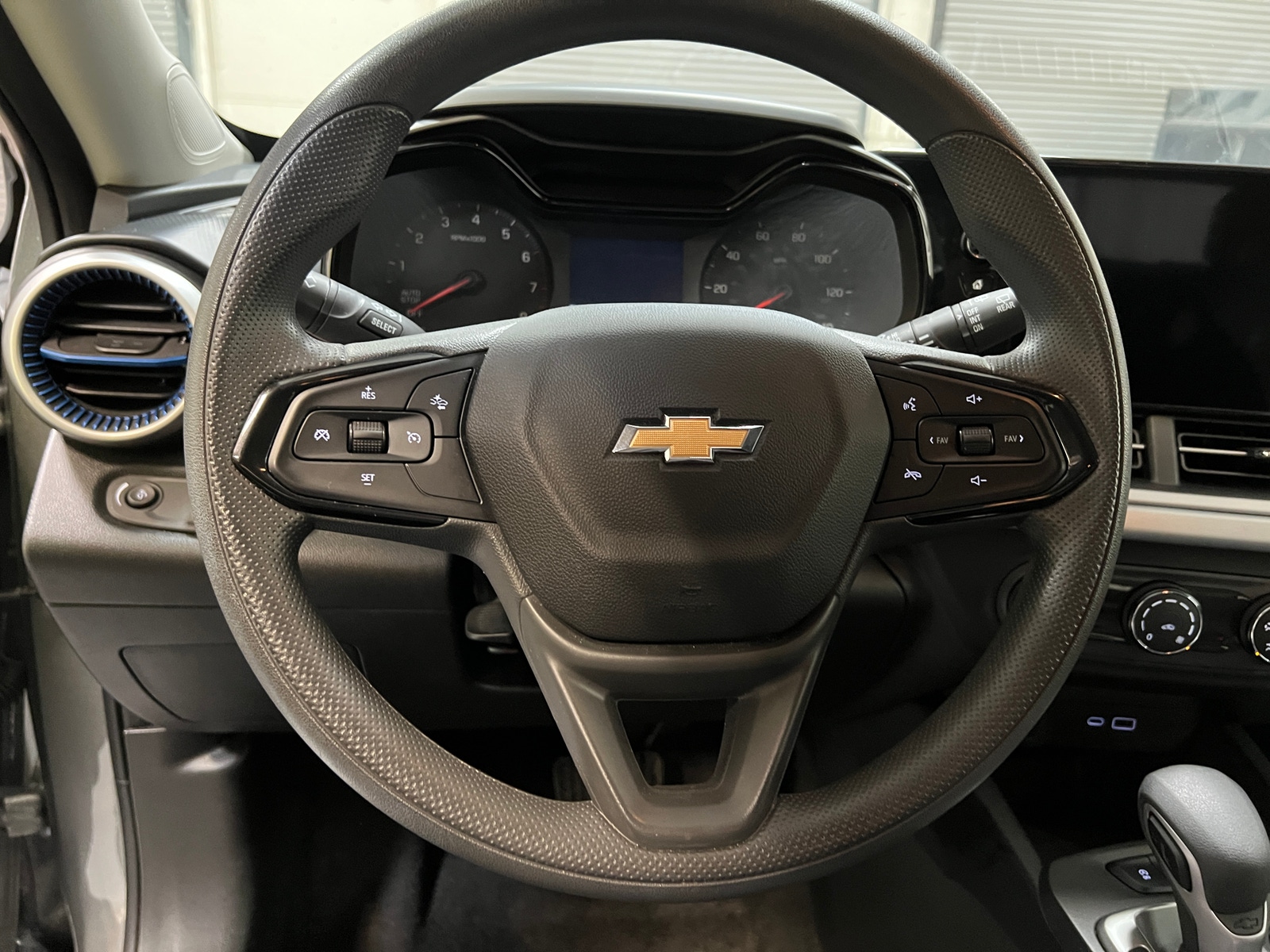 Thumbnail: 2025 Chevrolet Trax - 5