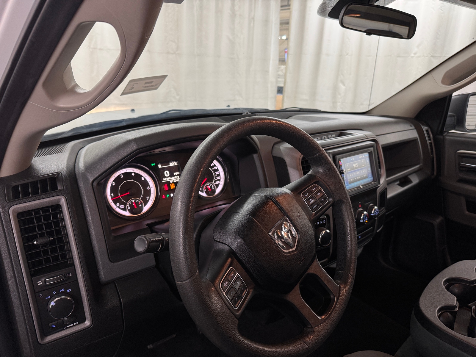 Thumbnail: 2019 RAM 1500 Classic - 3