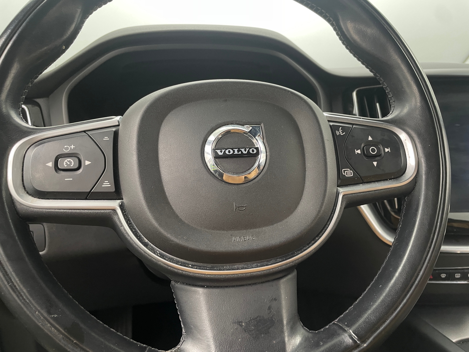 Thumbnail: 2018 Volvo XC60 - 4