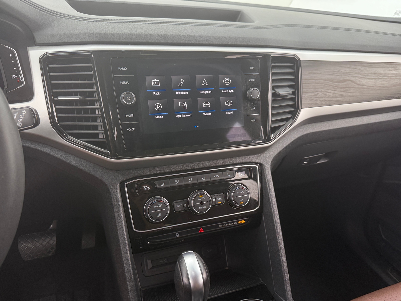 Thumbnail: 2022 Volkswagen Atlas - 3