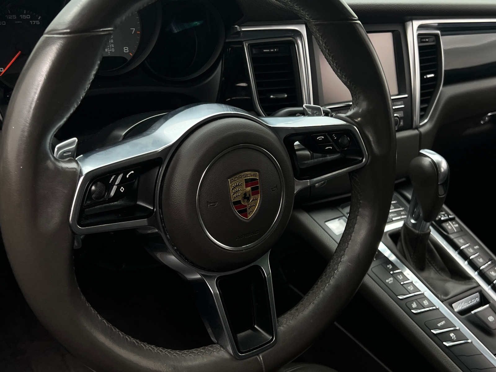 Thumbnail: 2016 Porsche Macan - 4