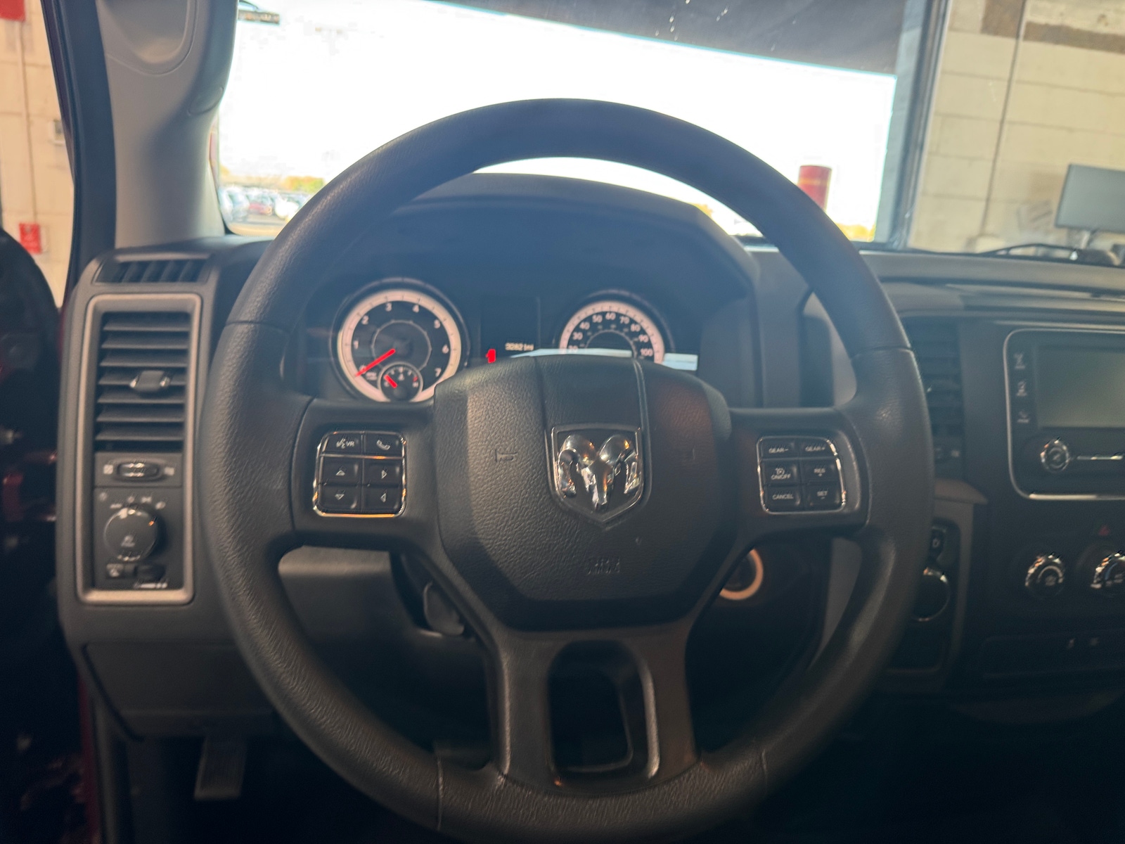 Thumbnail: 2019 RAM 1500 Classic - 4