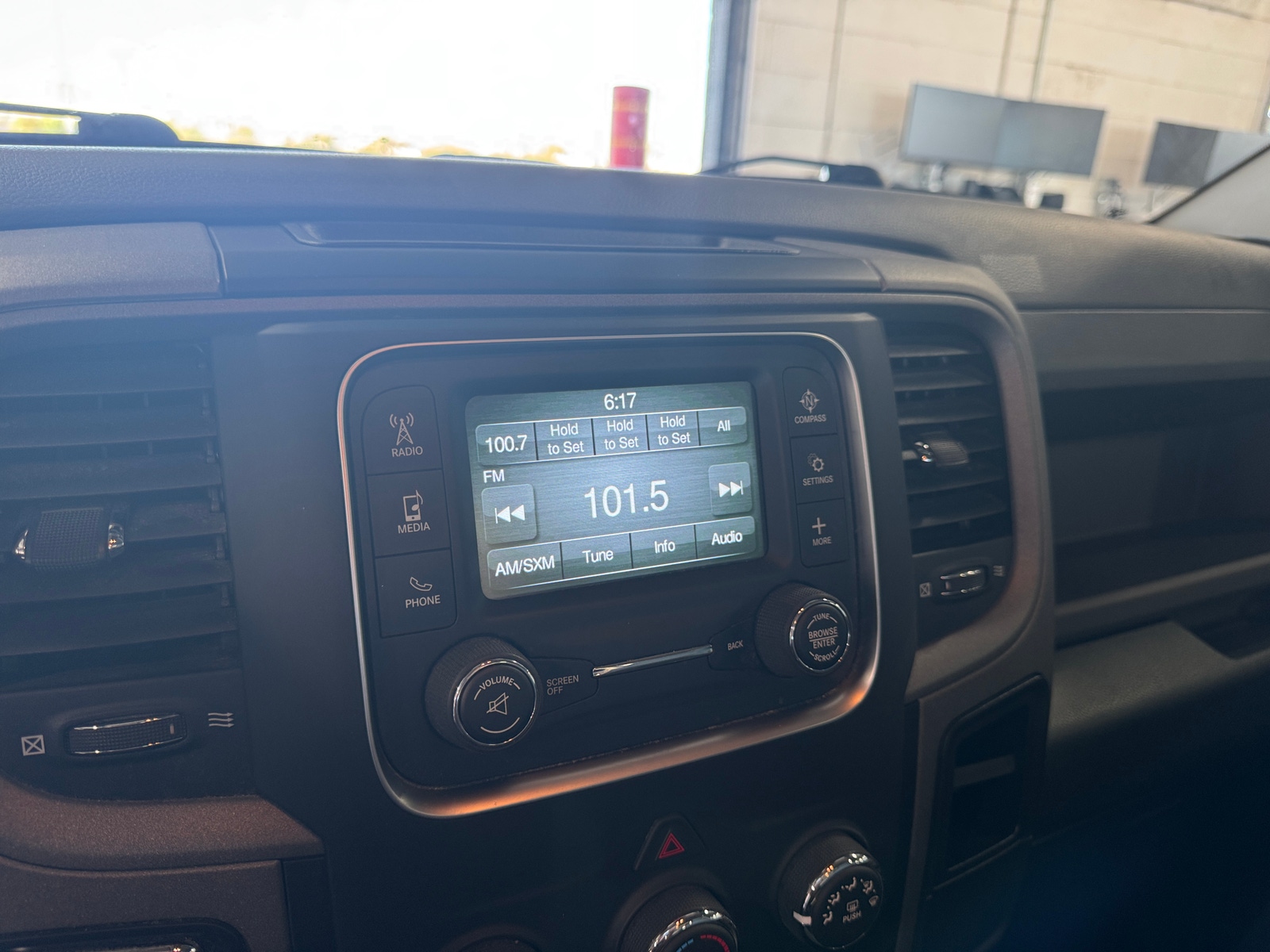 Thumbnail: 2019 RAM 1500 Classic - 3