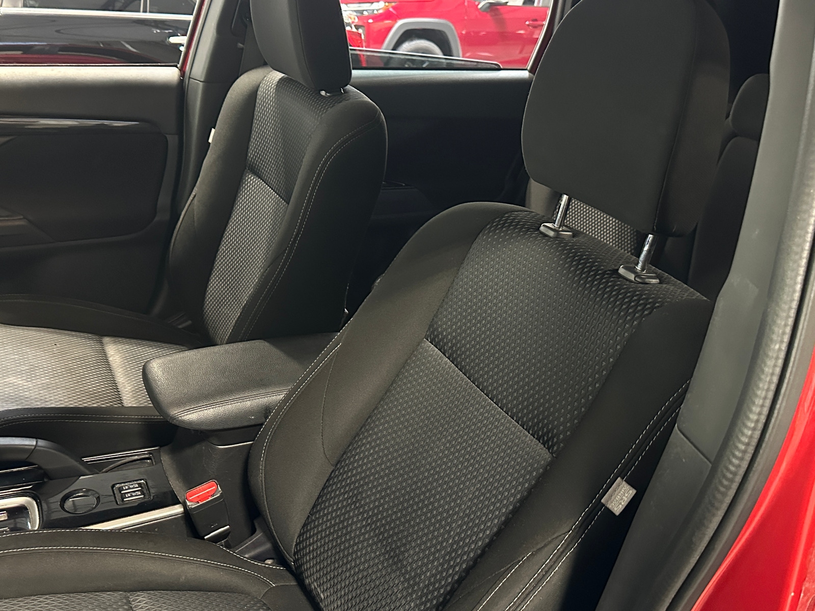 Thumbnail: 2018 Mitsubishi Outlander - 2