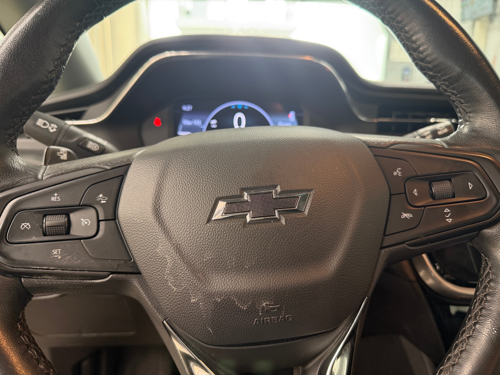 Thumbnail: 2023 Chevrolet Bolt EV - 4