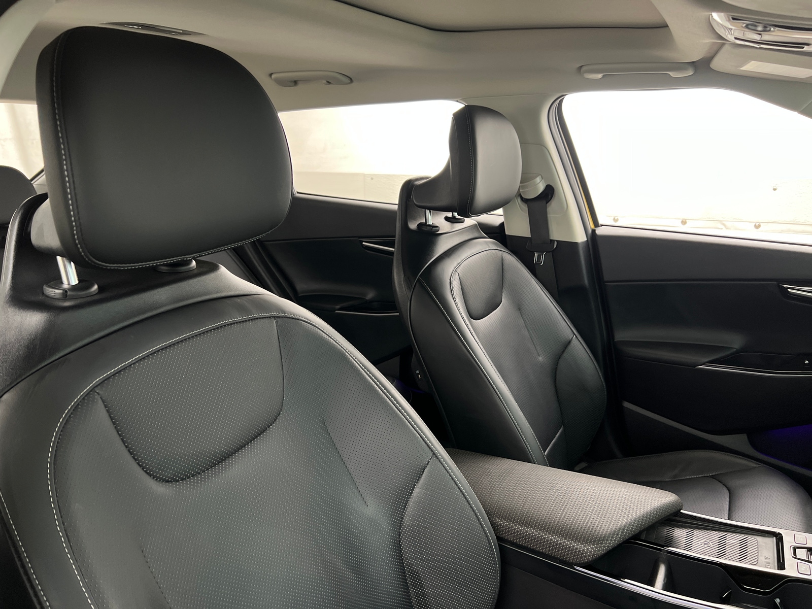 Thumbnail: 2022 Kia EV6 - 2
