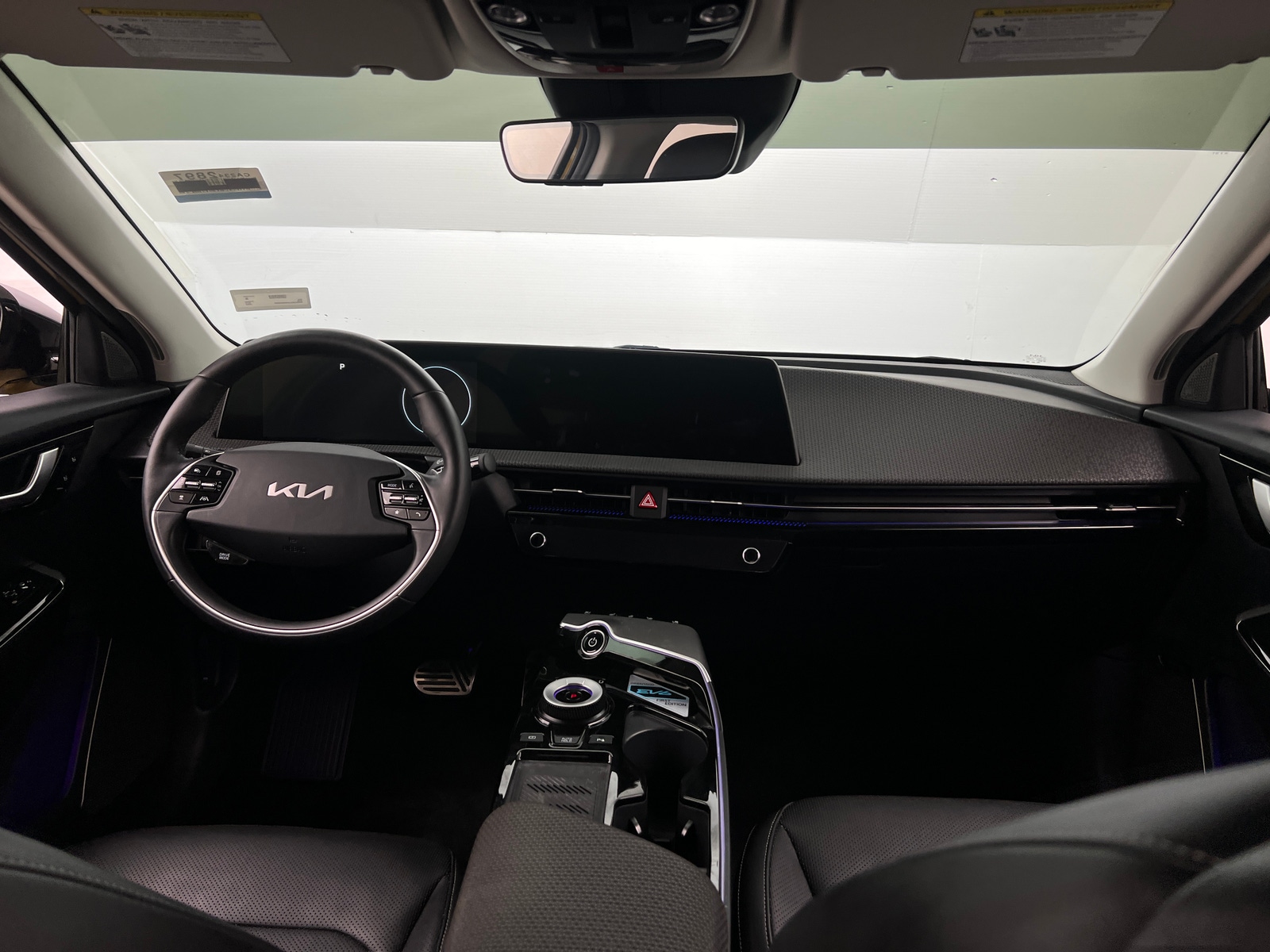 Thumbnail: 2022 Kia EV6 - 3