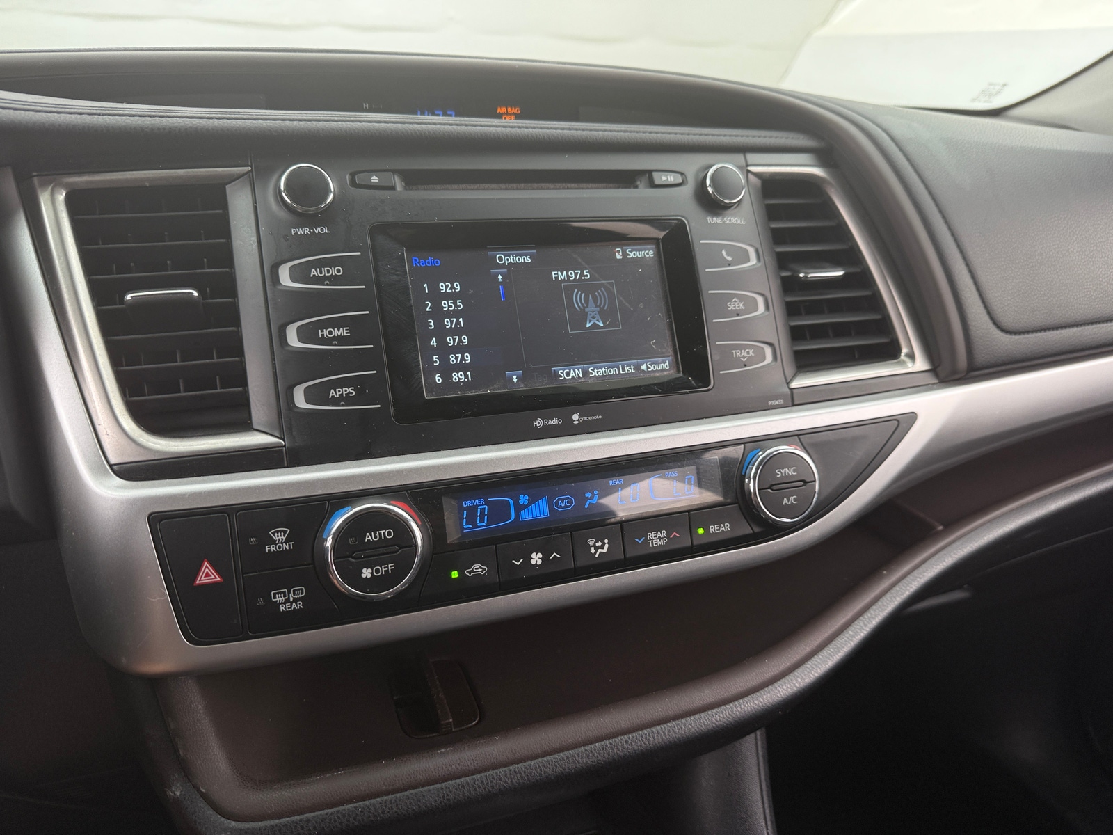 Thumbnail: 2014 Toyota Highlander - 4
