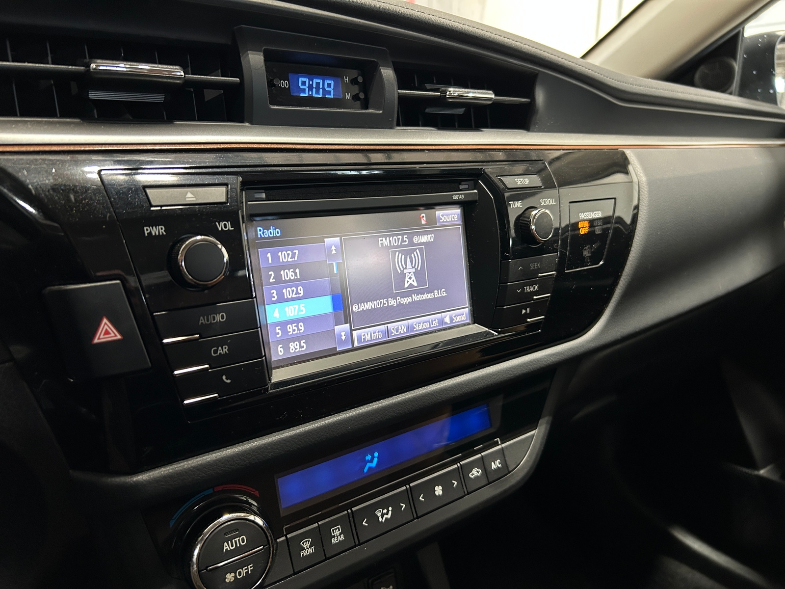 Thumbnail: 2015 Toyota Corolla - 4