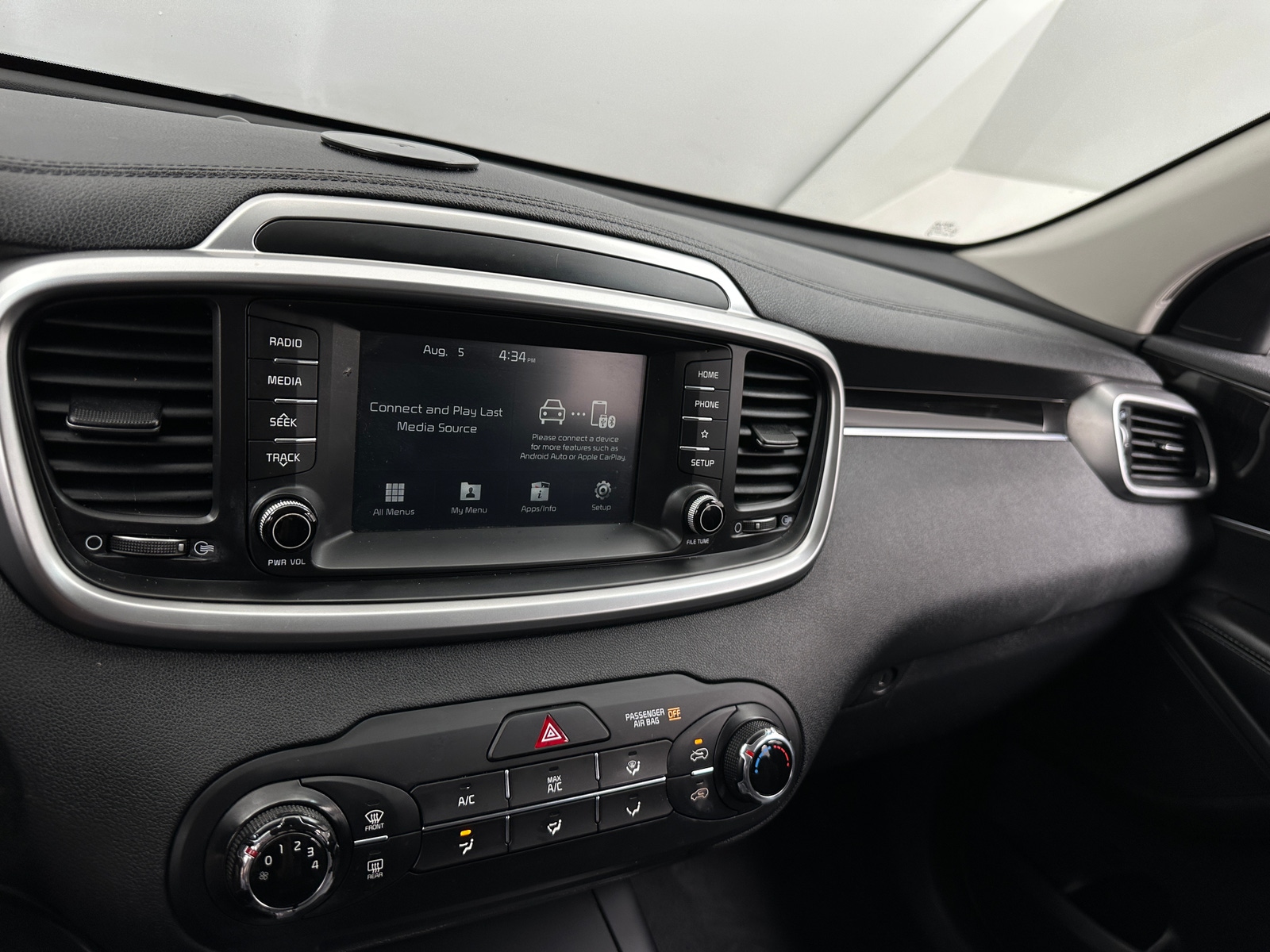 Thumbnail: 2020 Kia Sorento - 4