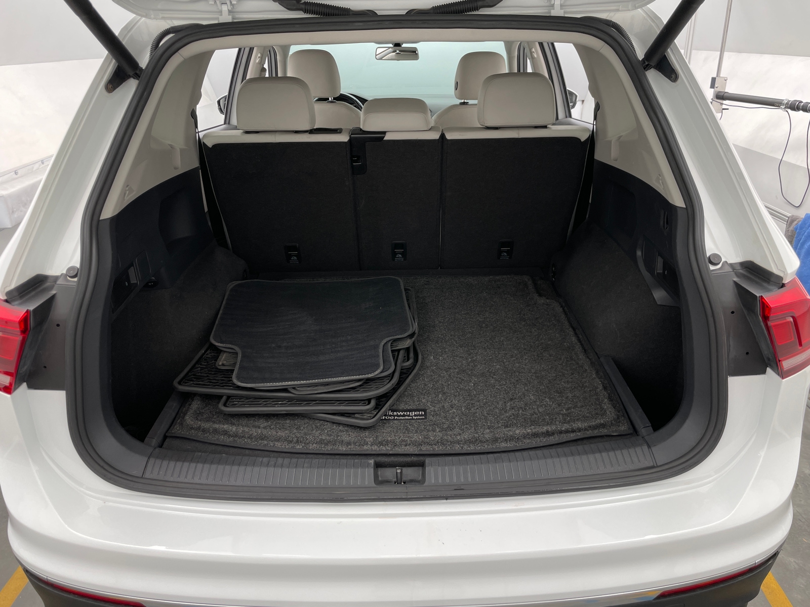 Thumbnail: 2018 Volkswagen Tiguan - 6