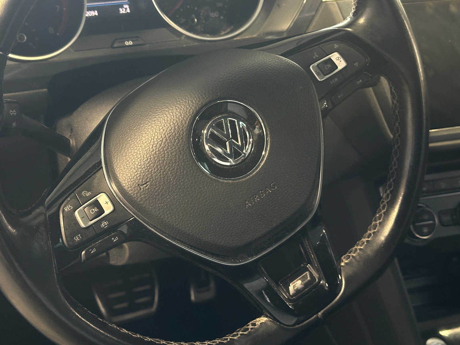 Thumbnail: 2020 Volkswagen Tiguan - 4