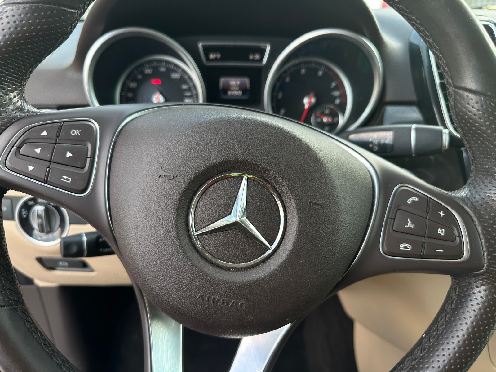 Thumbnail: 2016 Mercedes-Benz GLE - 4